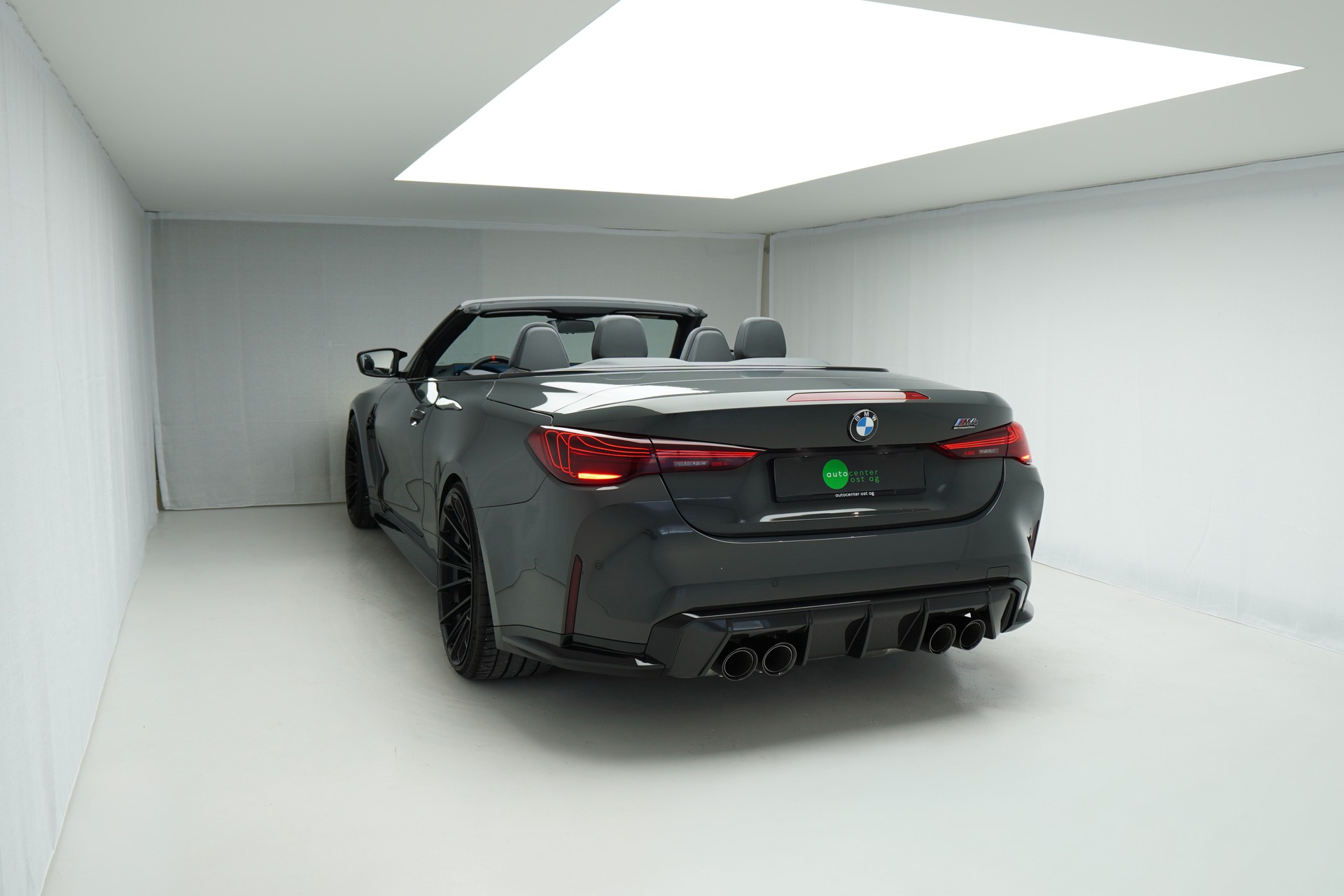 BMW M4 Cabrio Competition M xDrive / HR/ Distanzscheiben /-image-10