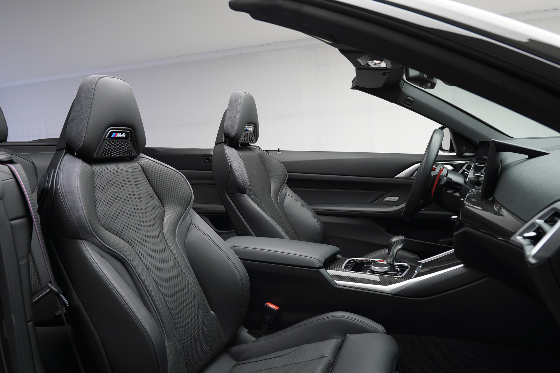 BMW M4 Cabrio Competition M xDrive / HR/ Distanzscheiben /-image-18
