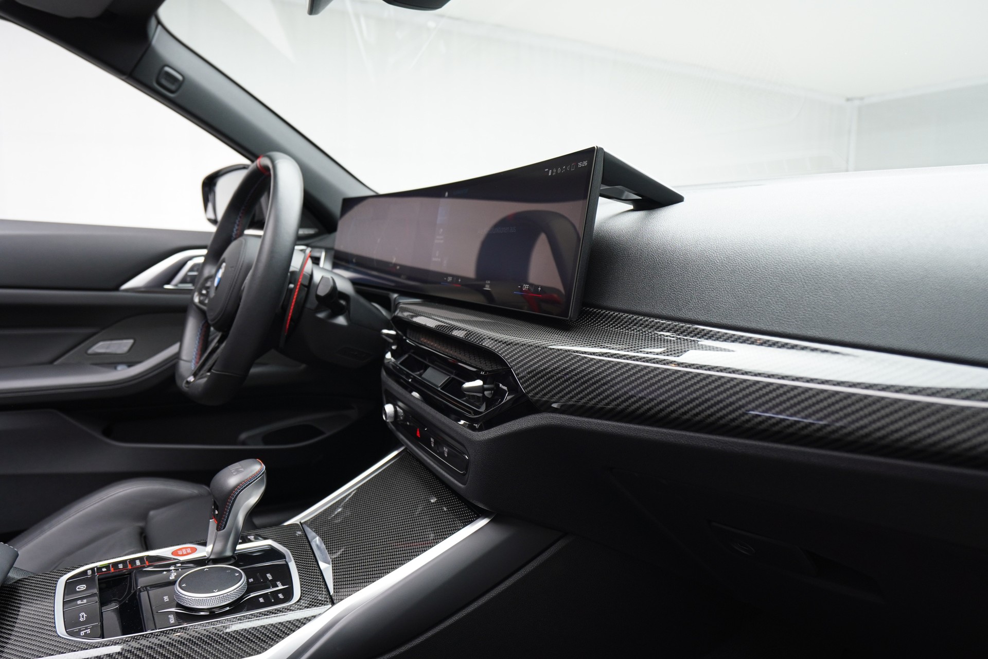BMW M4 Cabrio Competition M xDrive / HR/ Distanzscheiben /-image-17