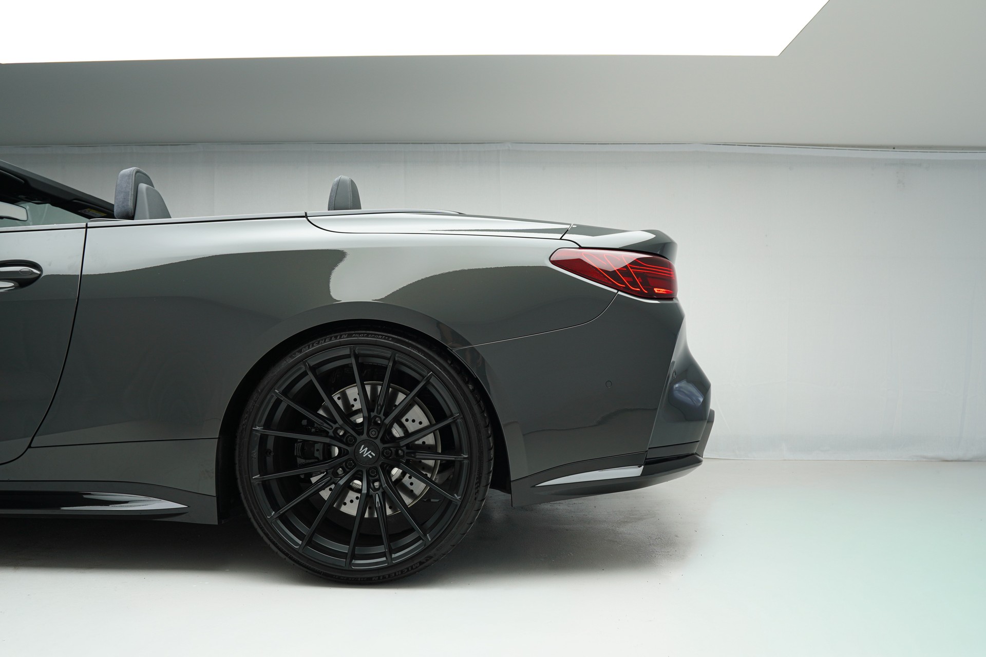 BMW M4 Cabrio Competition M xDrive / HR/ Distanzscheiben /-image-9
