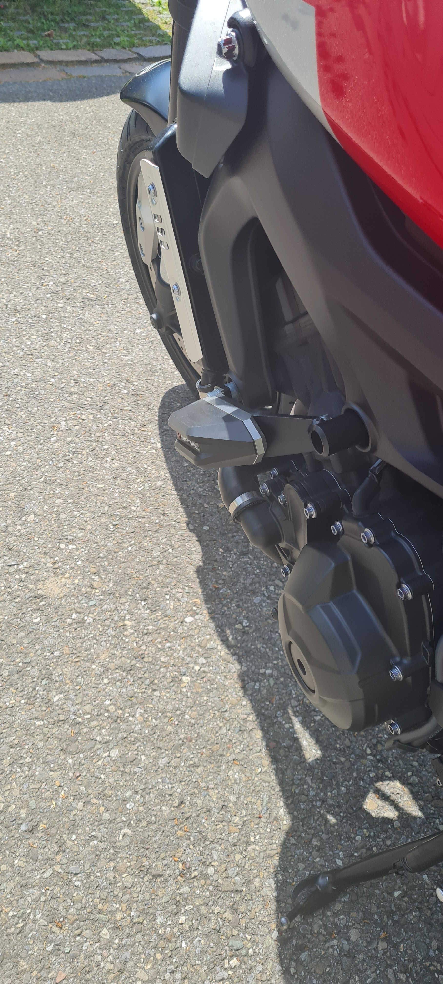 YAMAHA XSR 900-image-2