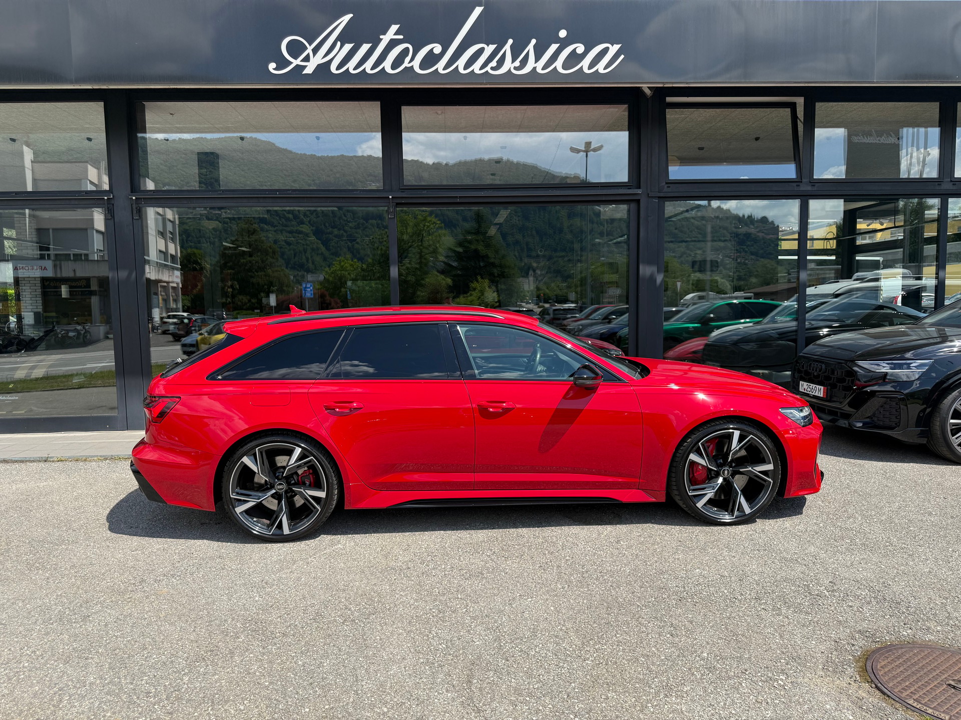 AUDI RS6 Avant 4.0 TFSI V8 quattro-showroom-element-3