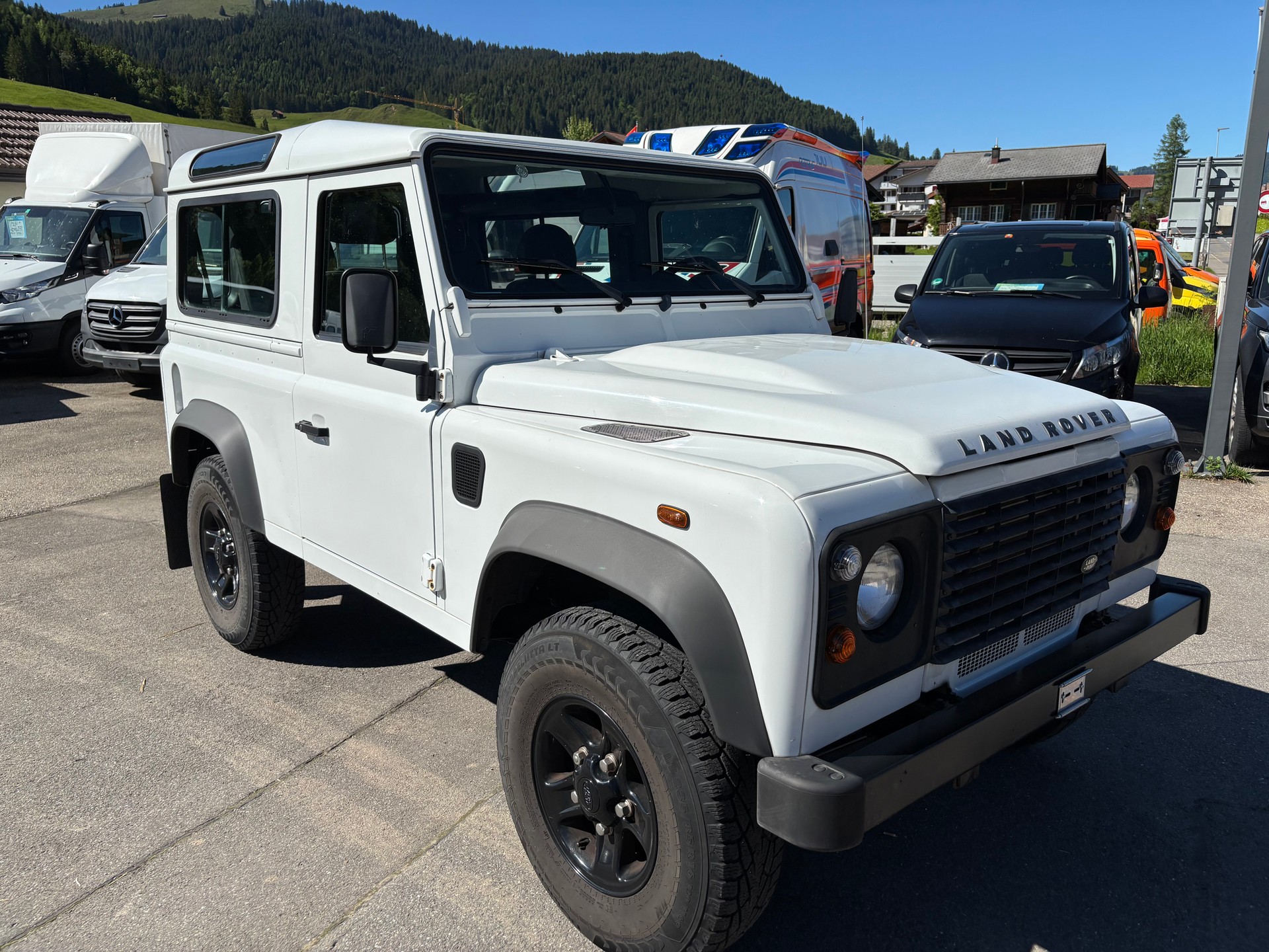 LAND ROVER Defender 90 2.2 TD4 Station Wagon-image-1