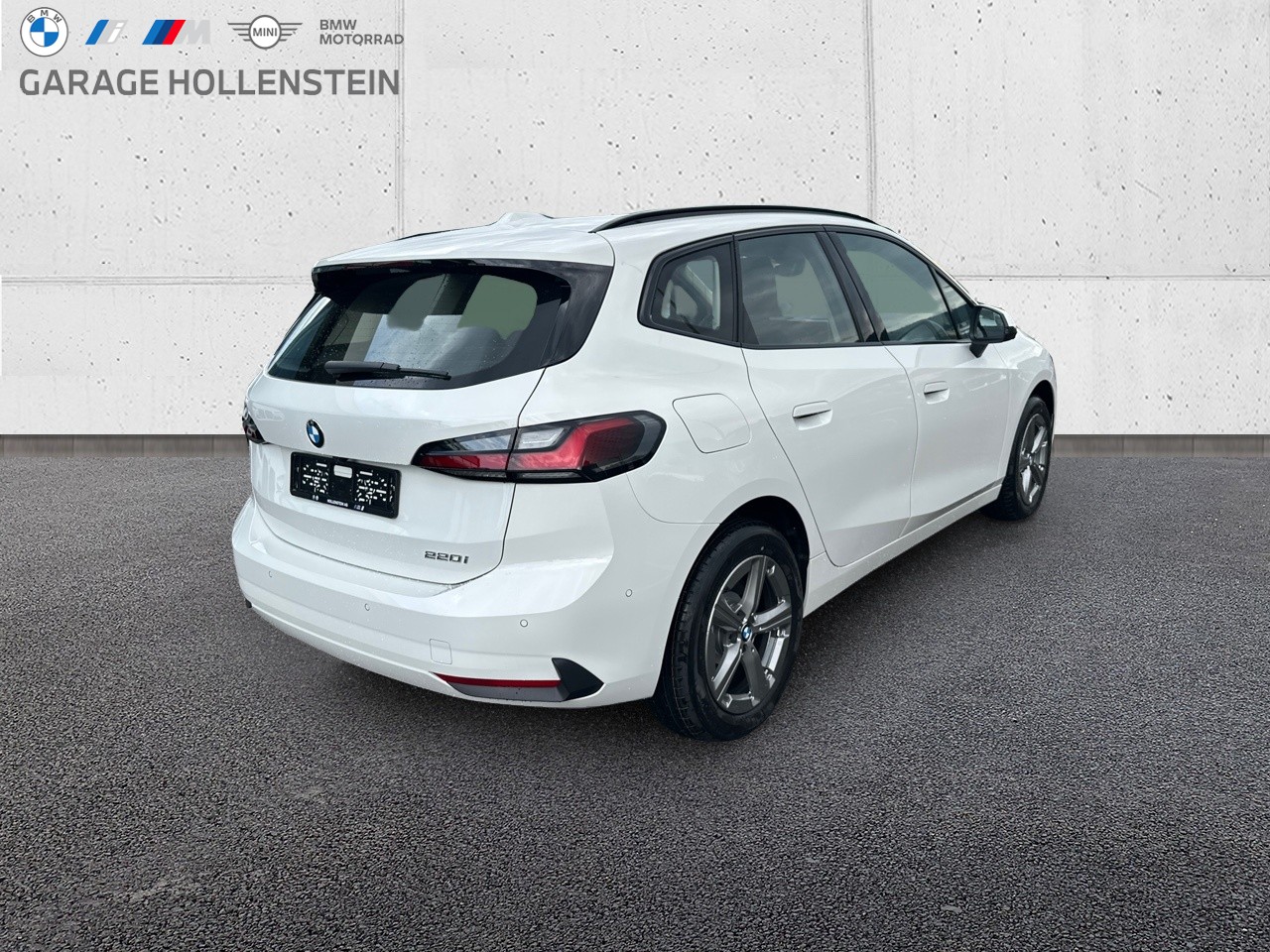 BMW 220i Active Tourer-showroom-element-1
