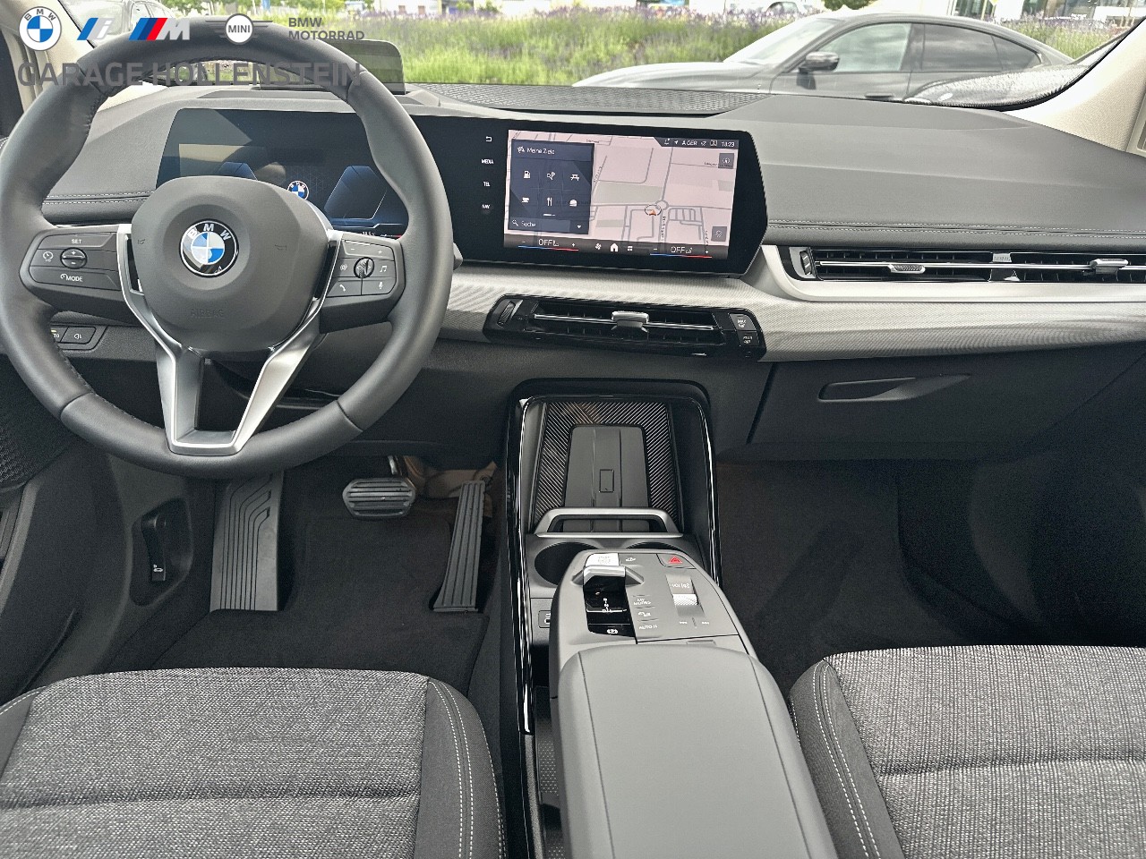 BMW 220i Active Tourer-image-8