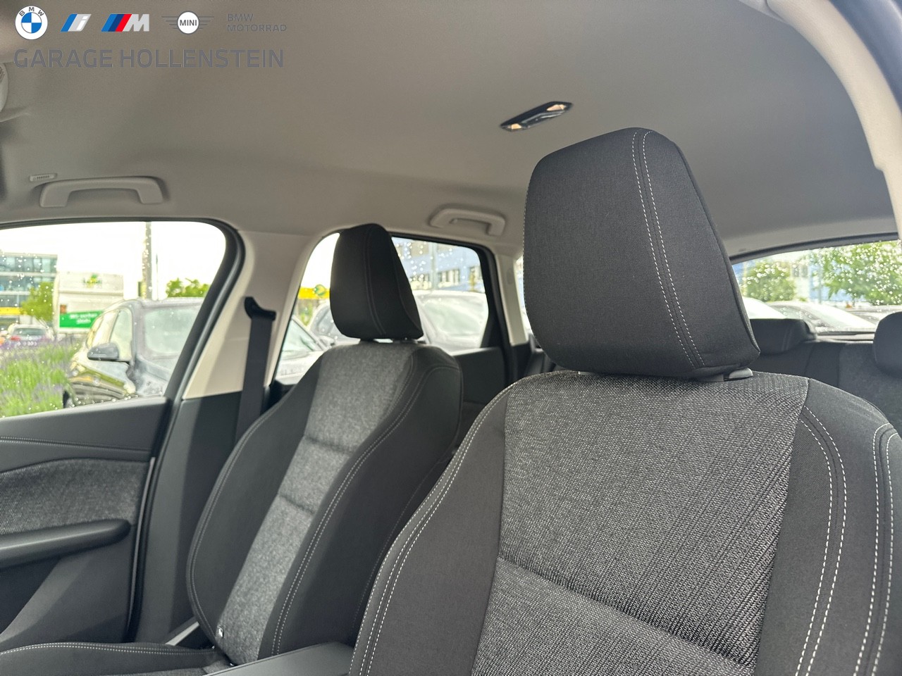 BMW 220i Active Tourer-image-12