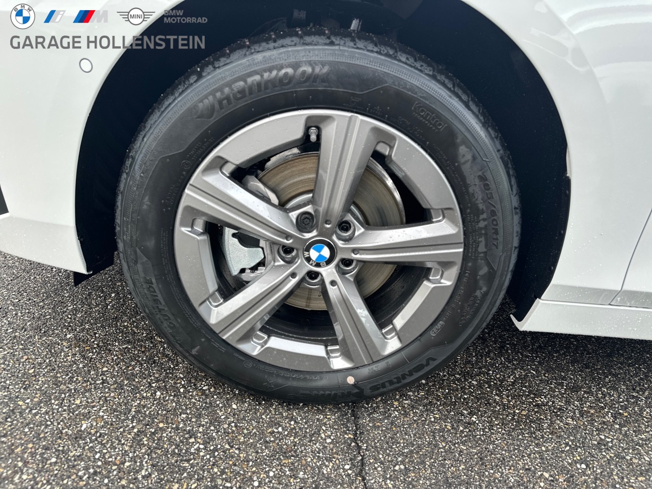 BMW 220i Active Tourer-image-5