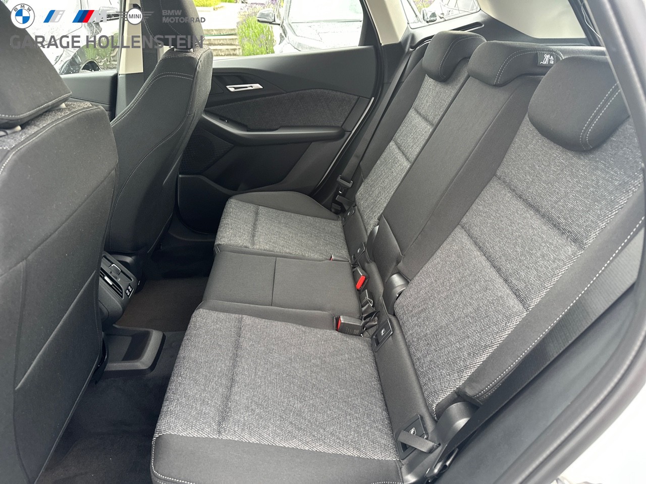 BMW 220i Active Tourer-image-13