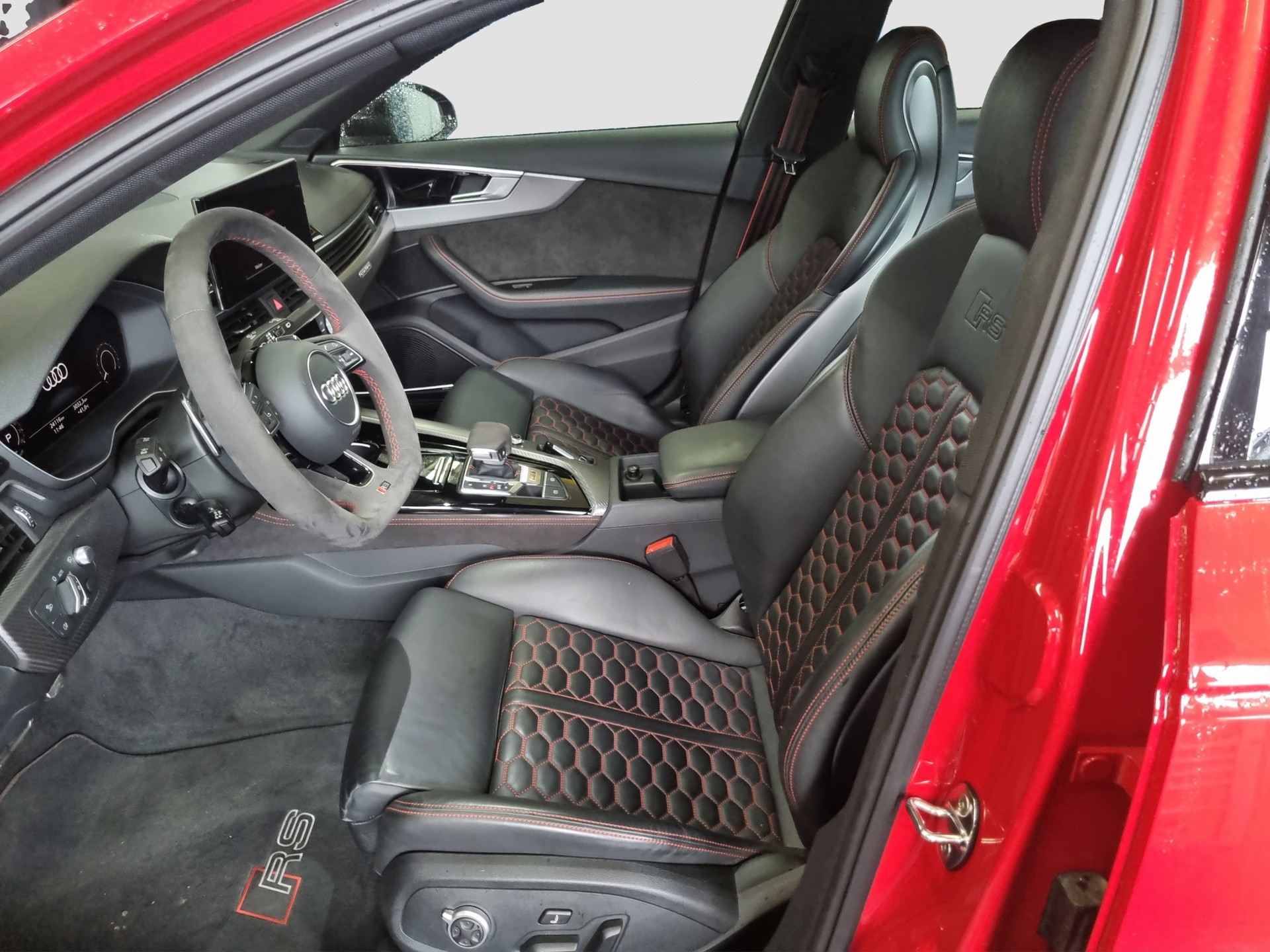 AUDI RS4 Avant quattro tiptronic-image-11