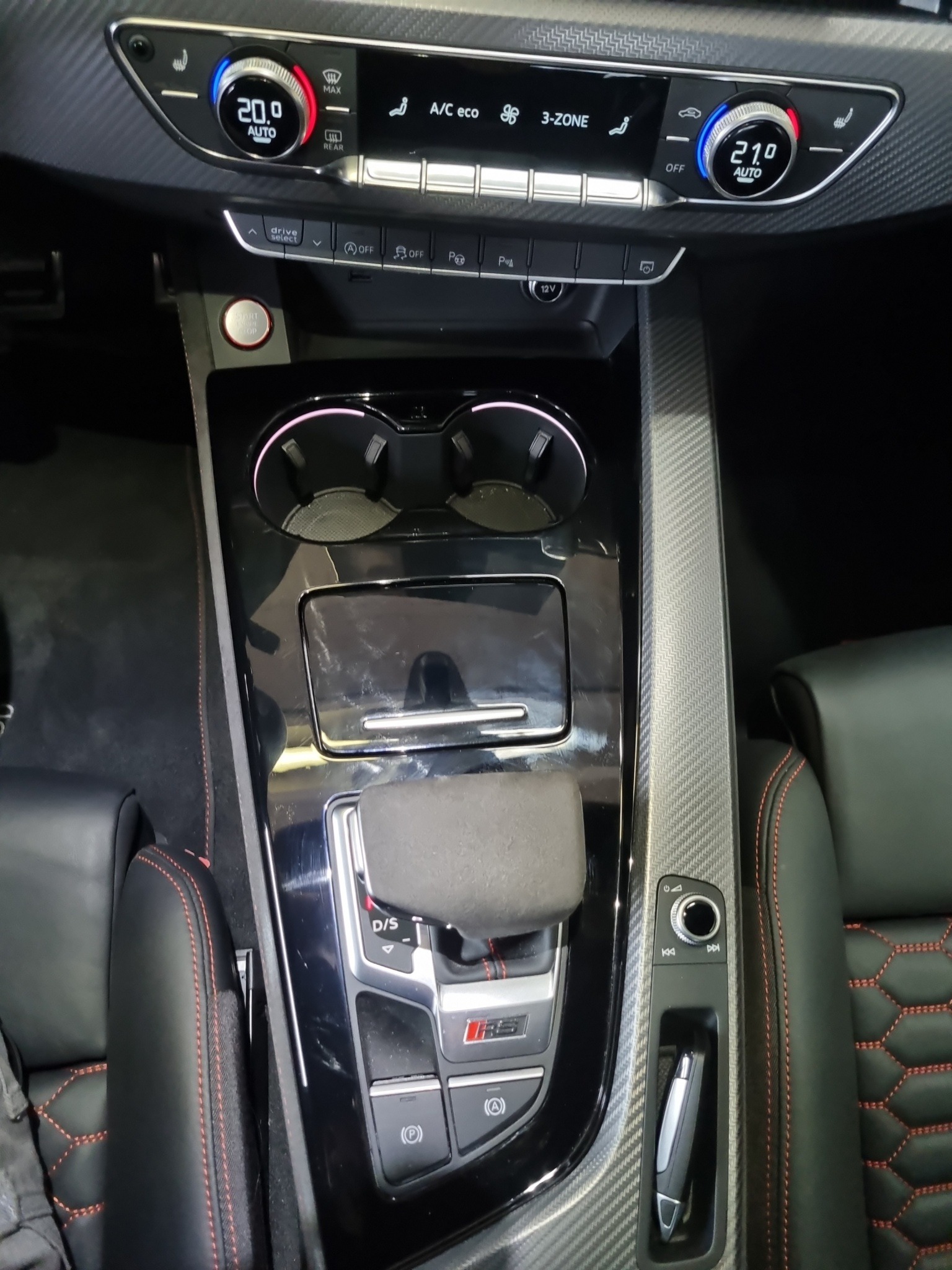 AUDI RS4 Avant quattro tiptronic-image-15