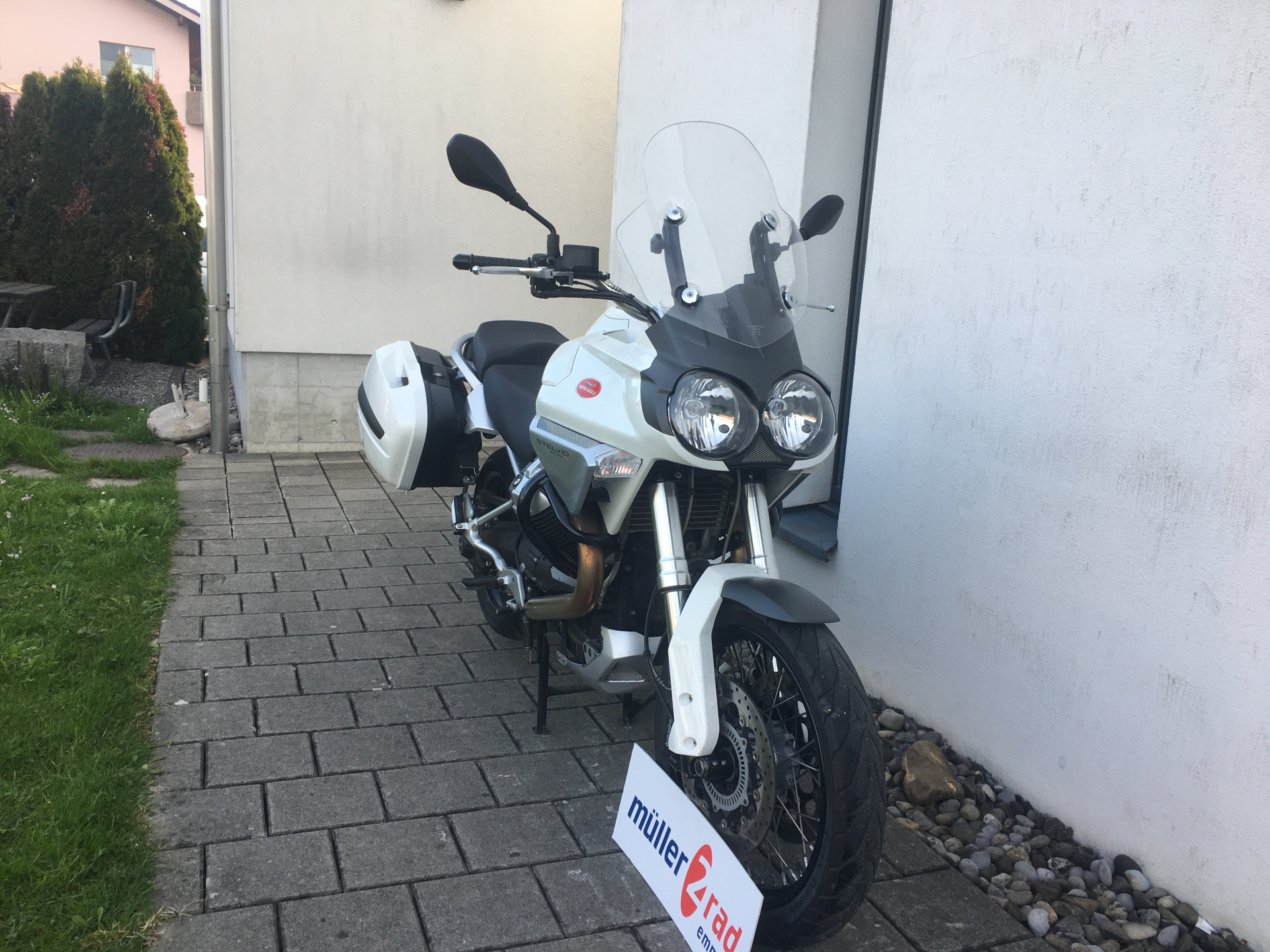 MOTO GUZZI Stelvio 1200-image-1
