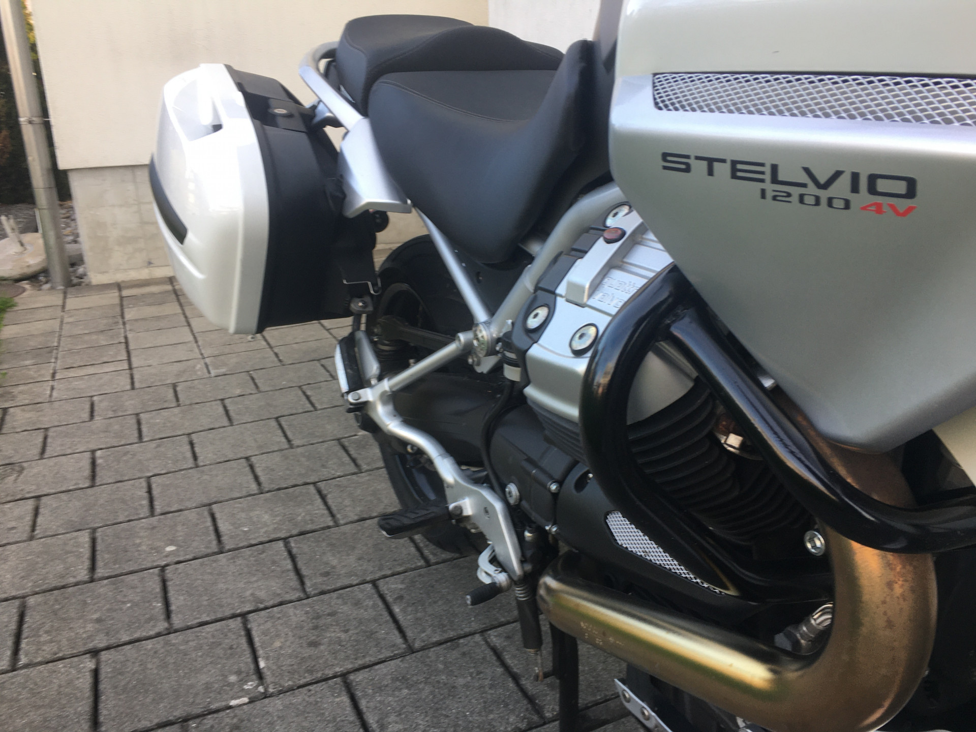MOTO GUZZI Stelvio 1200-image-3
