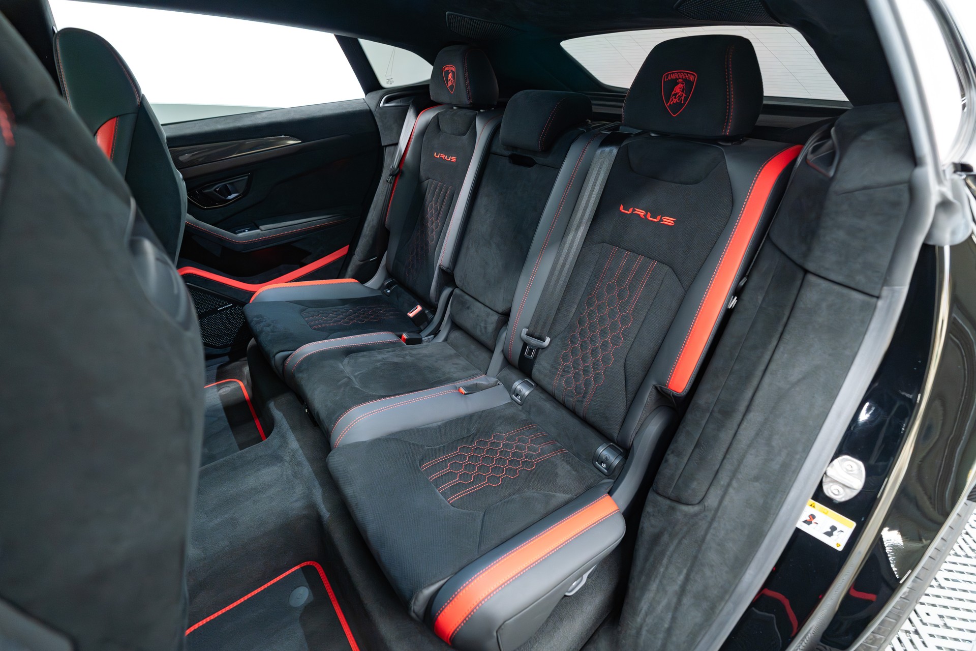 LAMBORGHINI Urus Performante "60 anniversario"-image-11