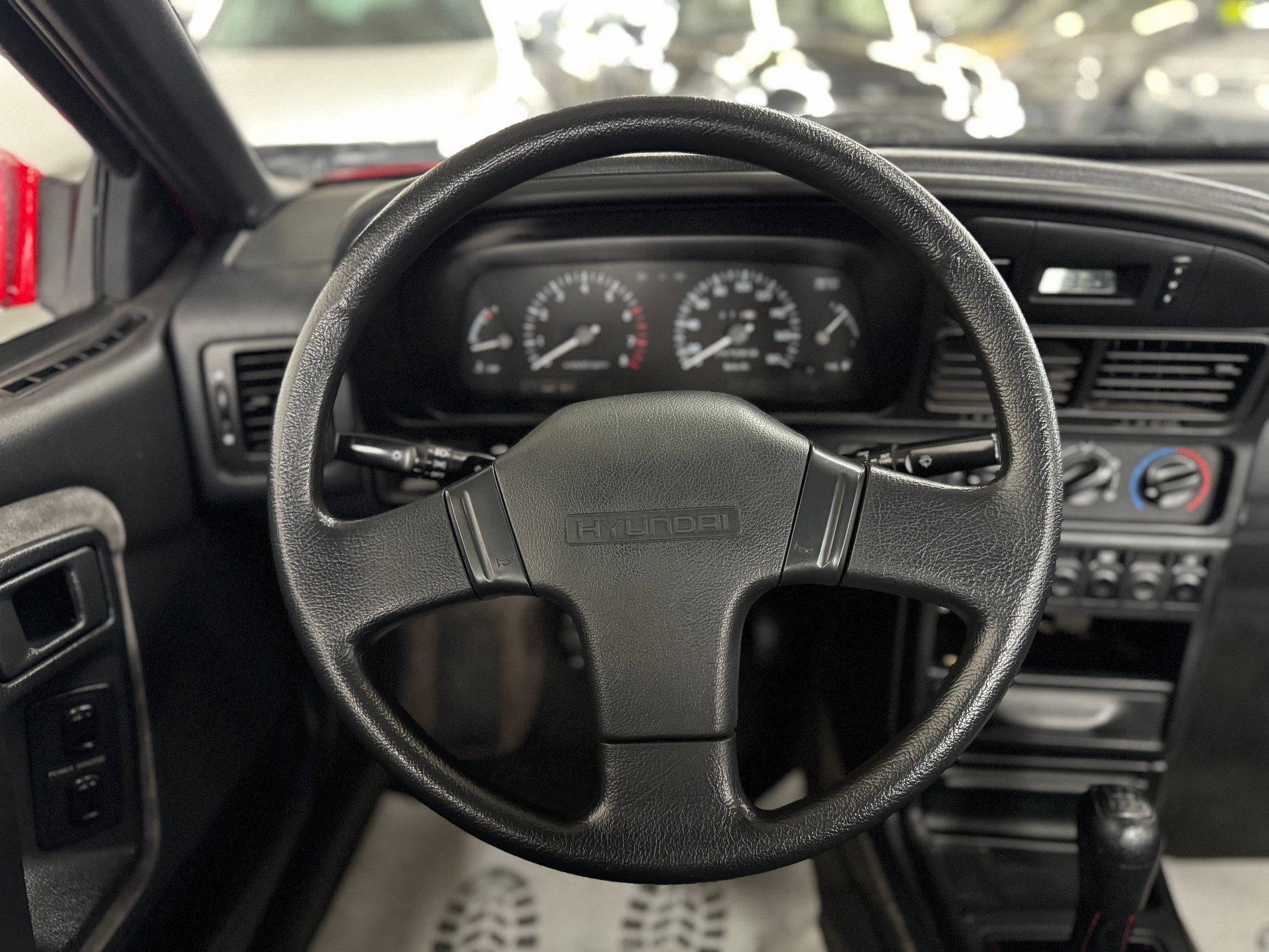 HYUNDAI Scoupe 1.5 LS (GLSi)-image-17