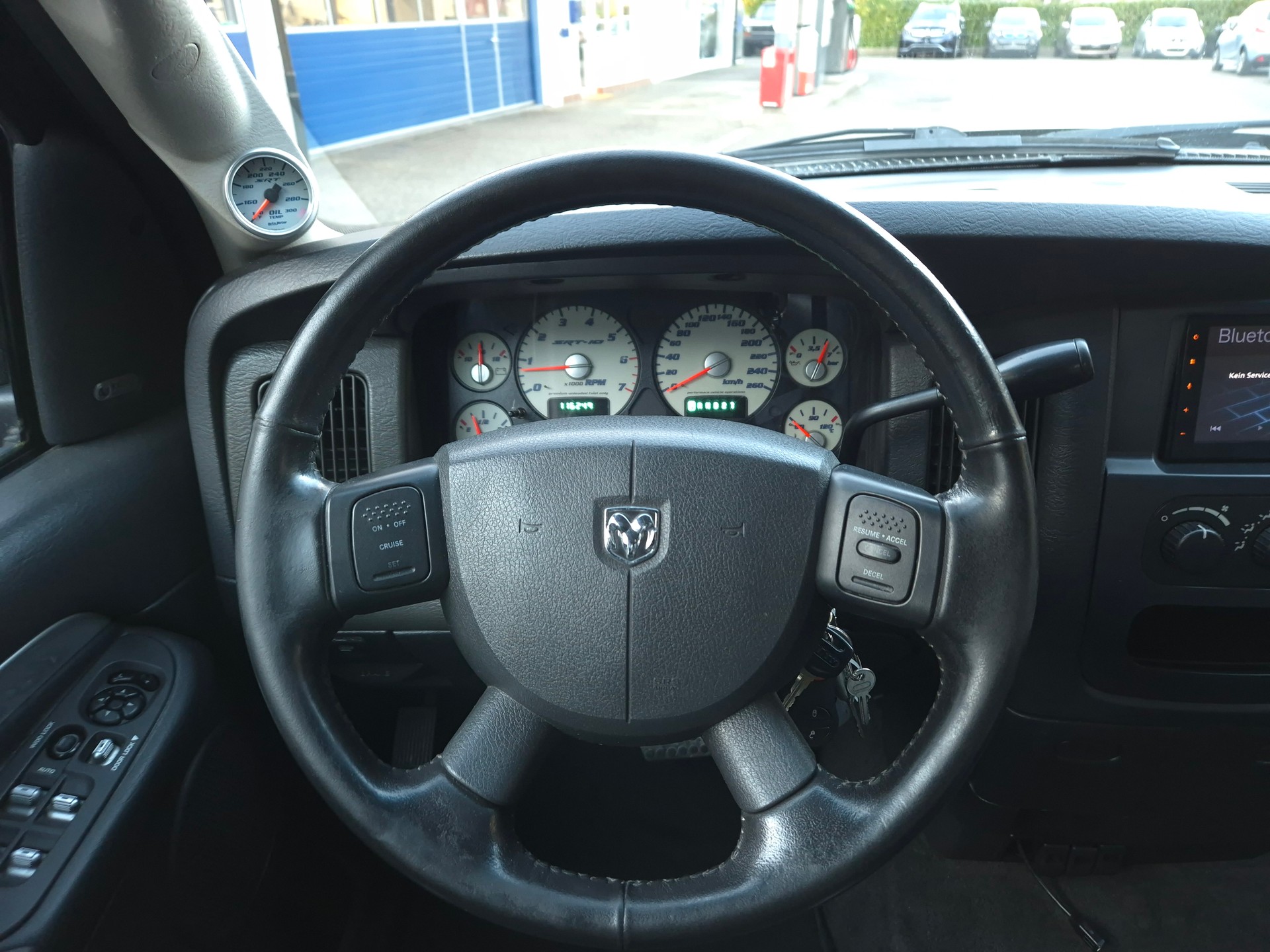 DODGE Ram 1500 SRT-10-image-18