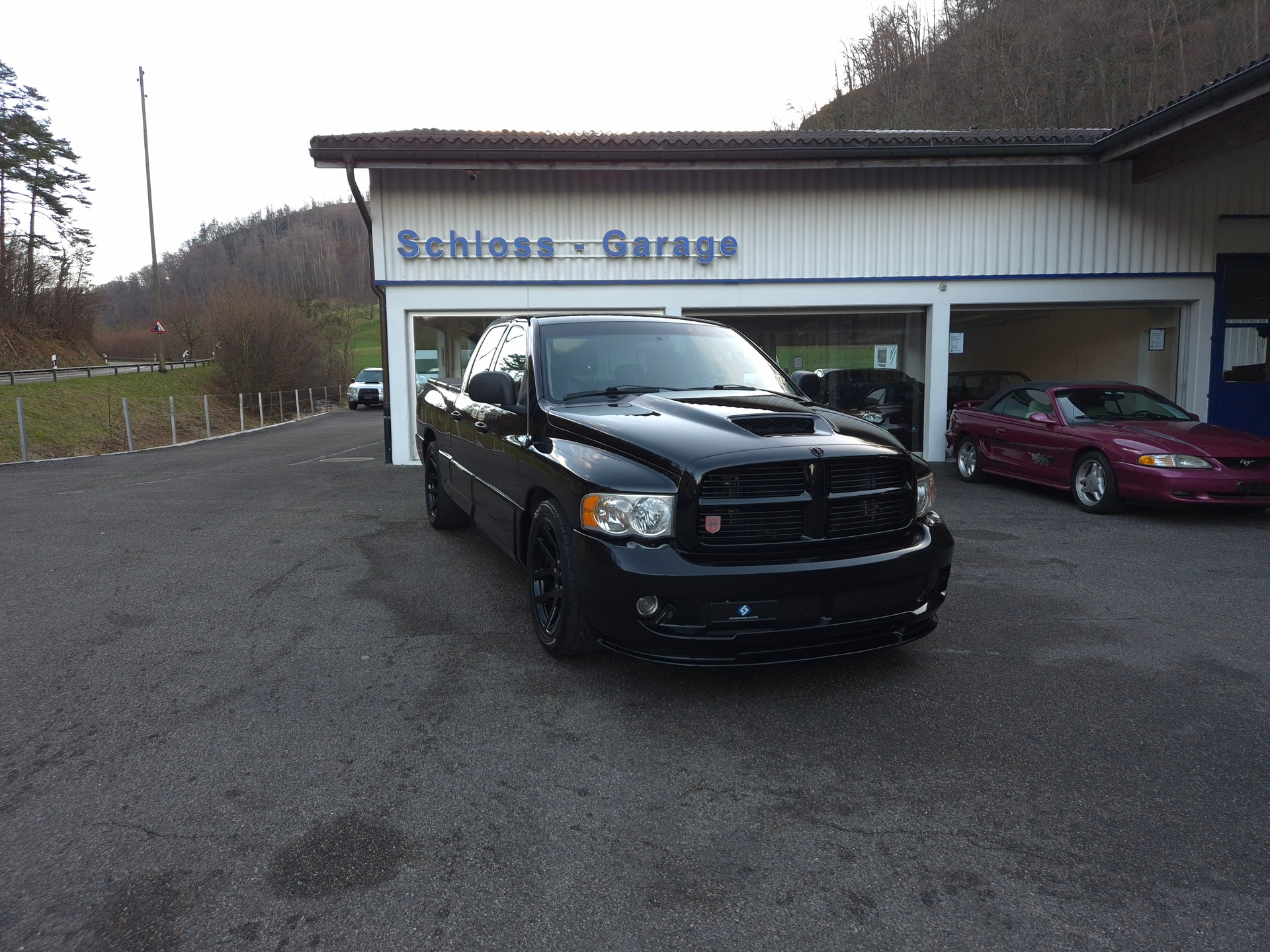 DODGE Ram 1500 SRT-10-showroom-element-1