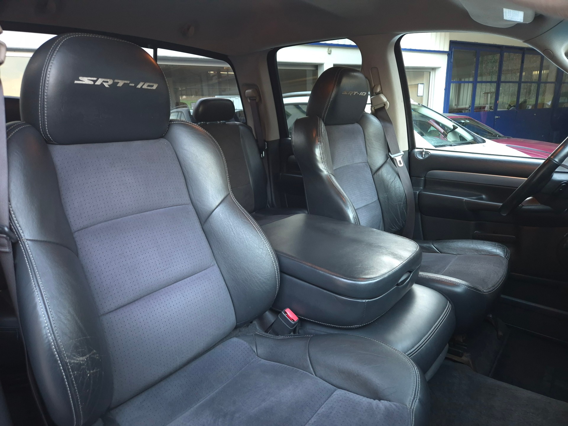 DODGE Ram 1500 SRT-10-image-23