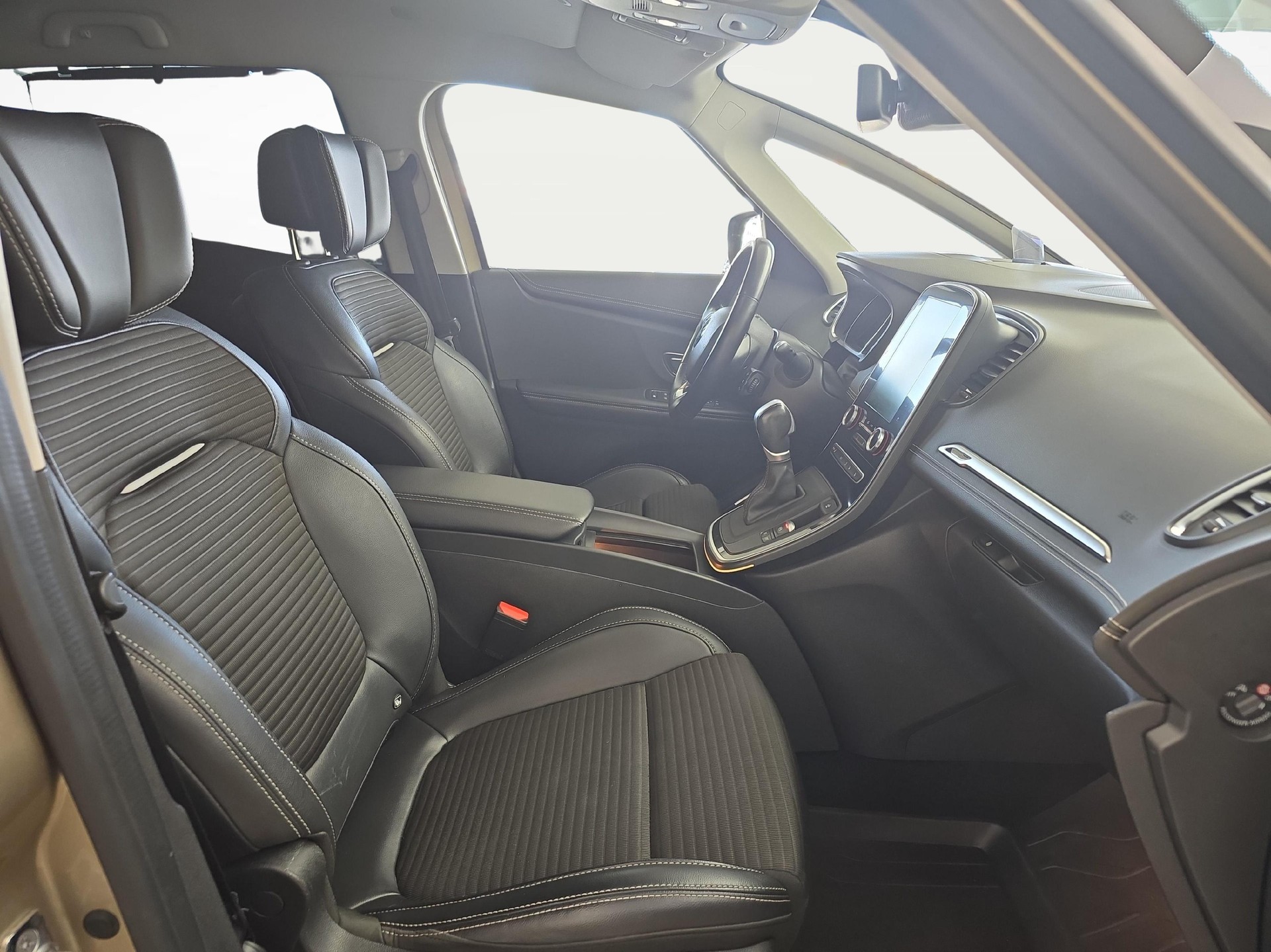 RENAULT Grand Scénic 1.6 dCi 160 Bose EDC-image-9