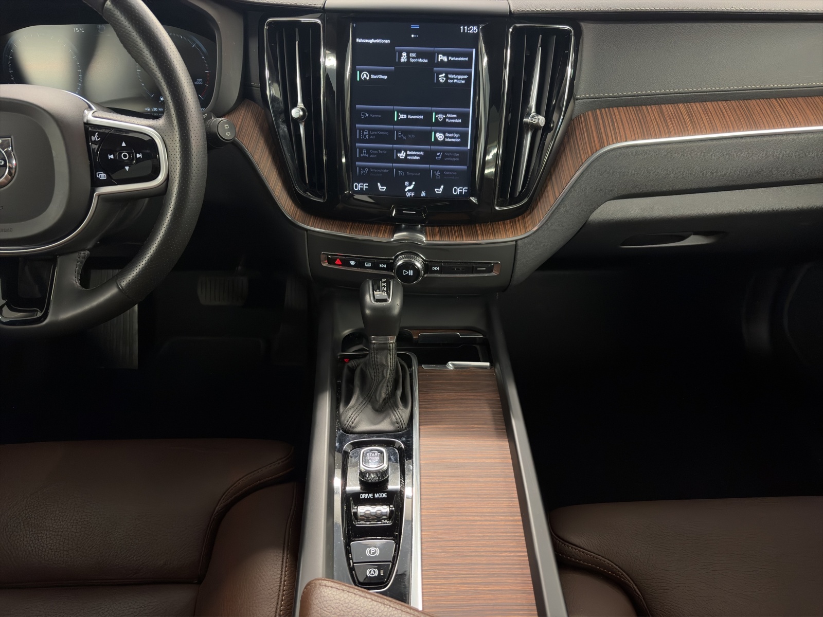 VOLVO XC60 B4 Diesel Mild Hybrid AWD Inscription Geartronic-image-11