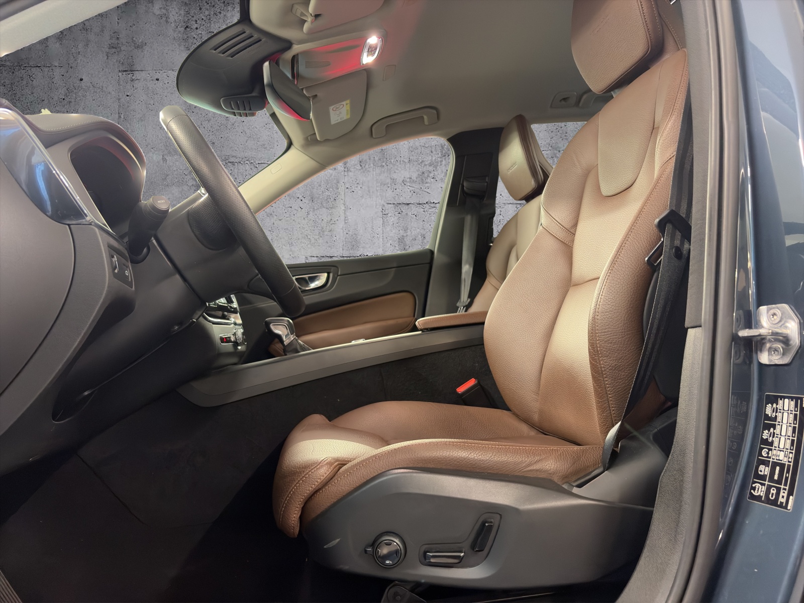 VOLVO XC60 B4 Diesel Mild Hybrid AWD Inscription Geartronic-image-7
