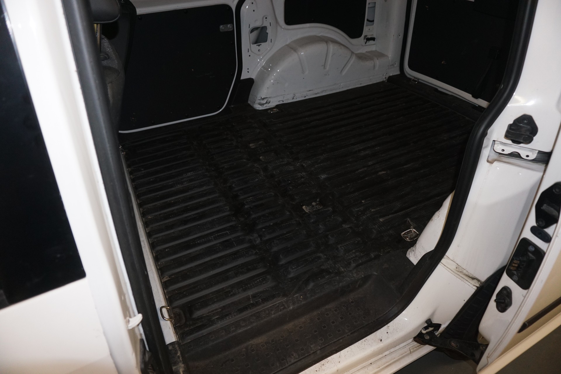 VW Caddy 1.2 TSI Entry BlueMotion Technology-image-6