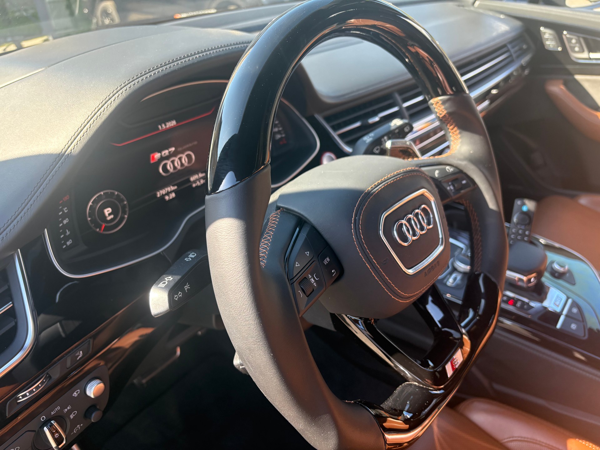 AUDI SQ7 4.0 TDI quattro tiptronic-image-10