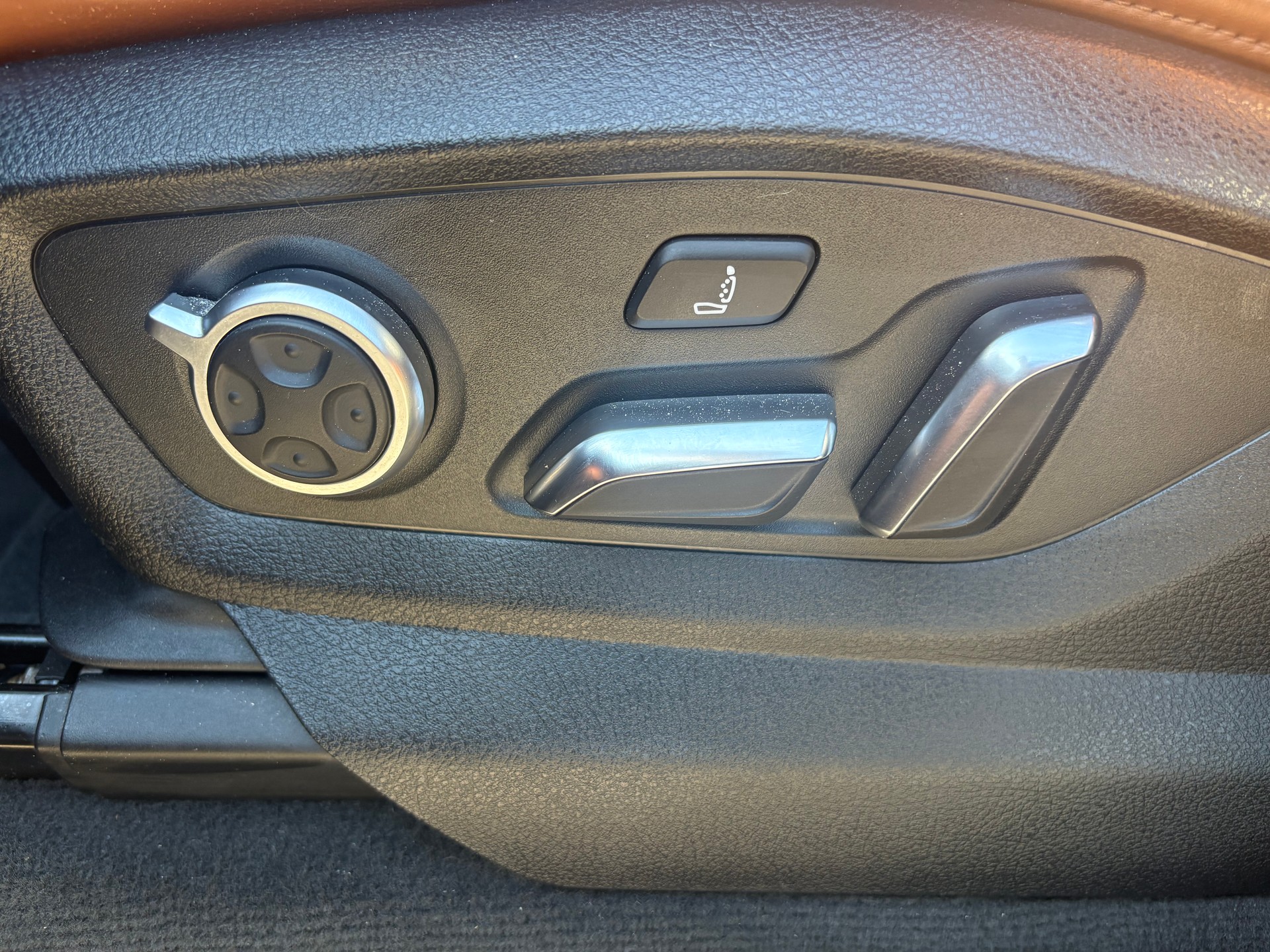 AUDI SQ7 4.0 TDI quattro tiptronic-image-15