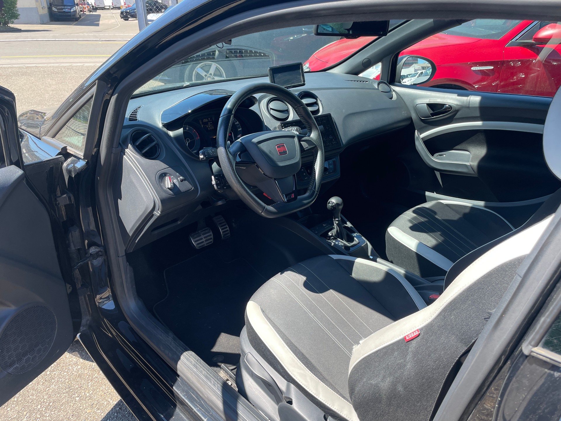 SEAT Ibiza SC 1.4 TSI Cupra DSG-image-6