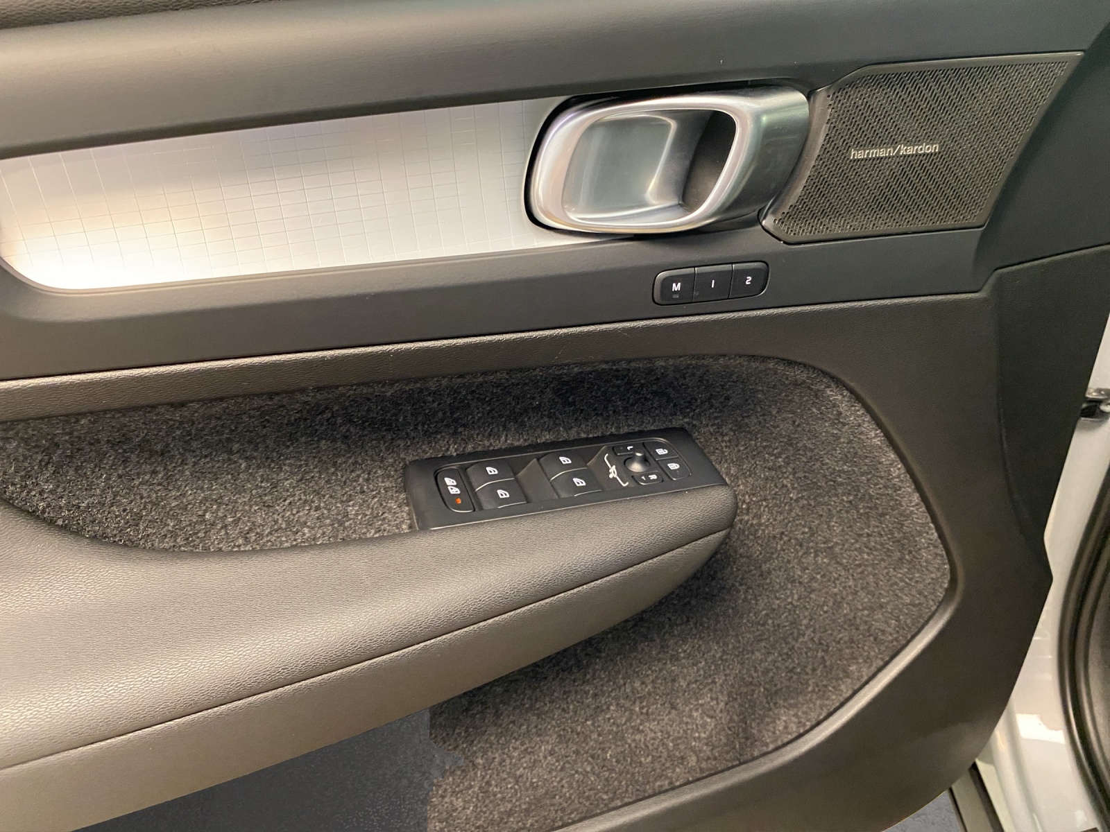 VOLVO XC40 B4 Benzin Mild Hybrid Plus Dark DCT-image-8