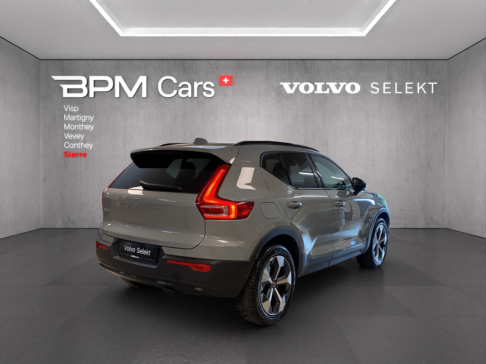 VOLVO XC40 B4 Benzin Mild Hybrid Plus Dark DCT-showroom-element-1