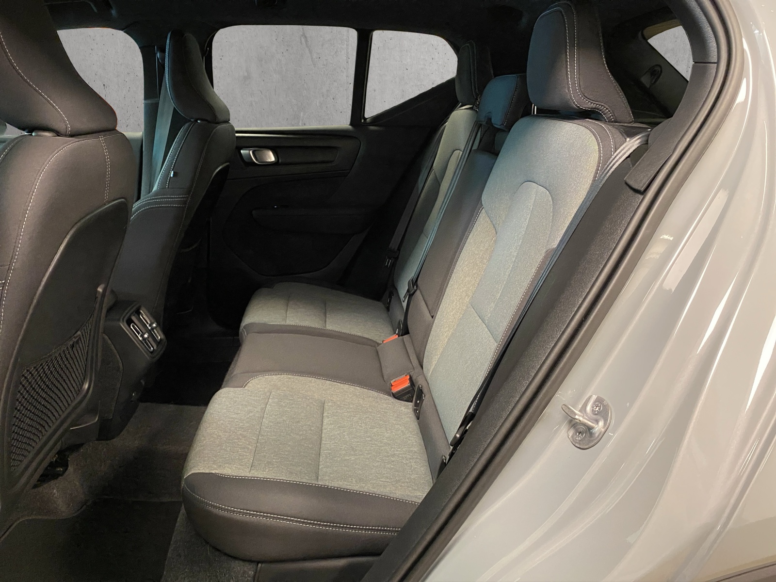VOLVO XC40 B4 Benzin Mild Hybrid Plus Dark DCT-image-12