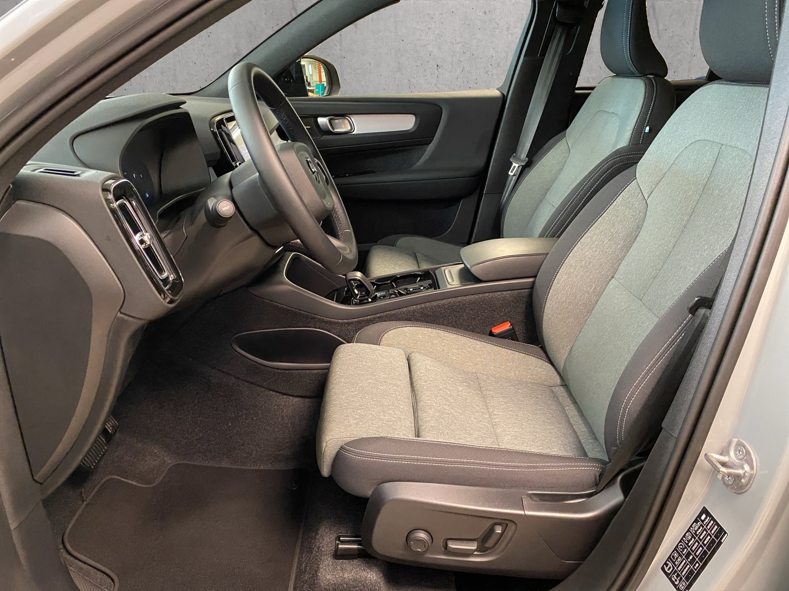 VOLVO XC40 B4 Benzin Mild Hybrid Plus Dark DCT-image-7