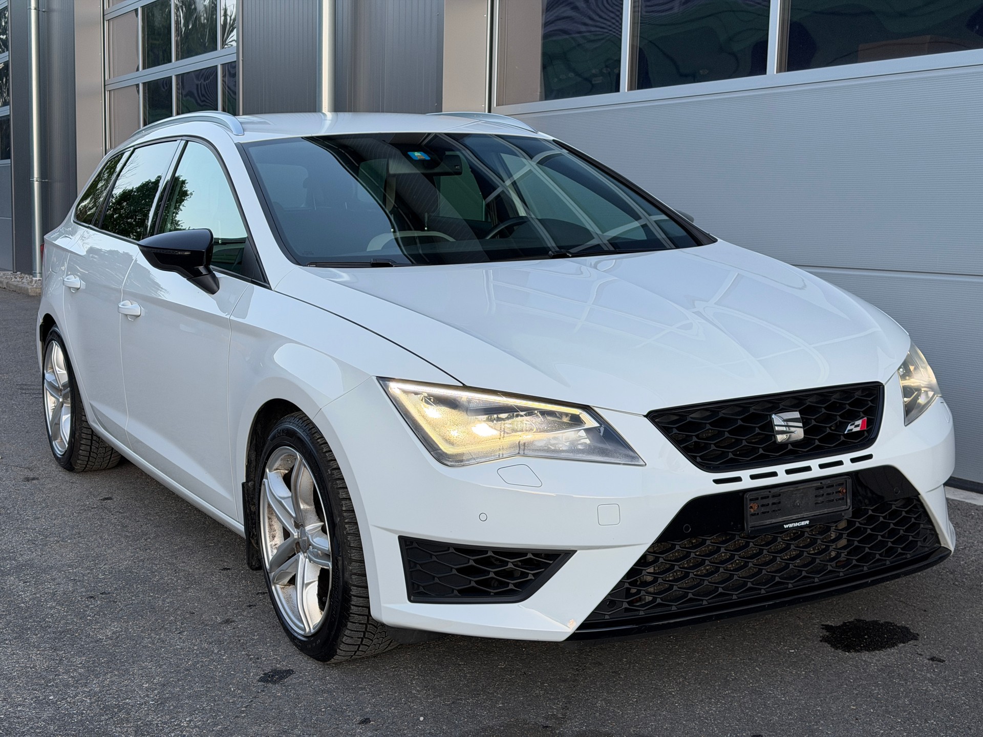 SEAT Leon ST 2.0 TSI Cupra 280 DSG-image-2