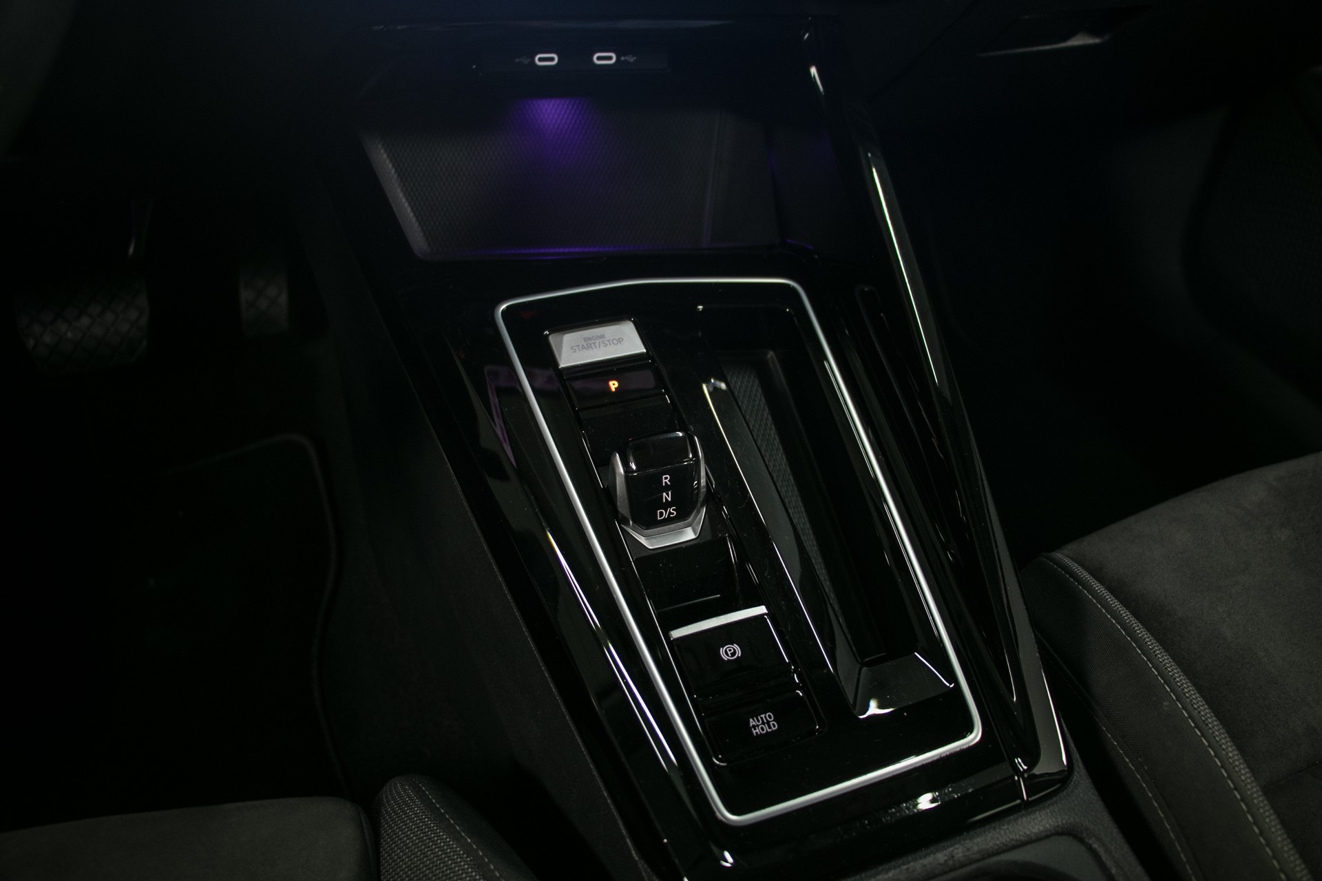 VW Golf Variant 2.0 TSI Style DSG 4Motion-image-9