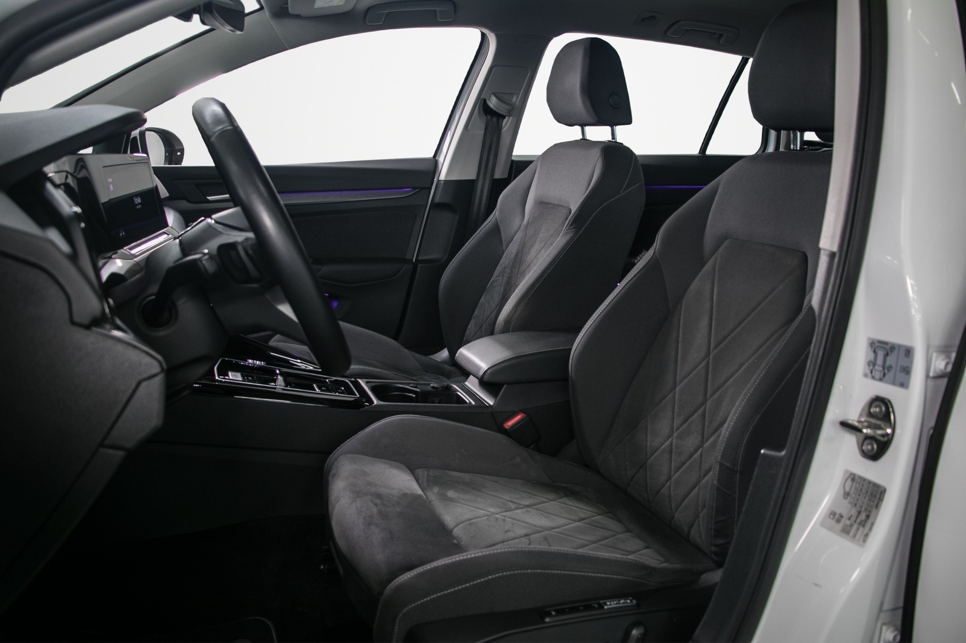 VW Golf Variant 2.0 TSI Style DSG 4Motion-image-11