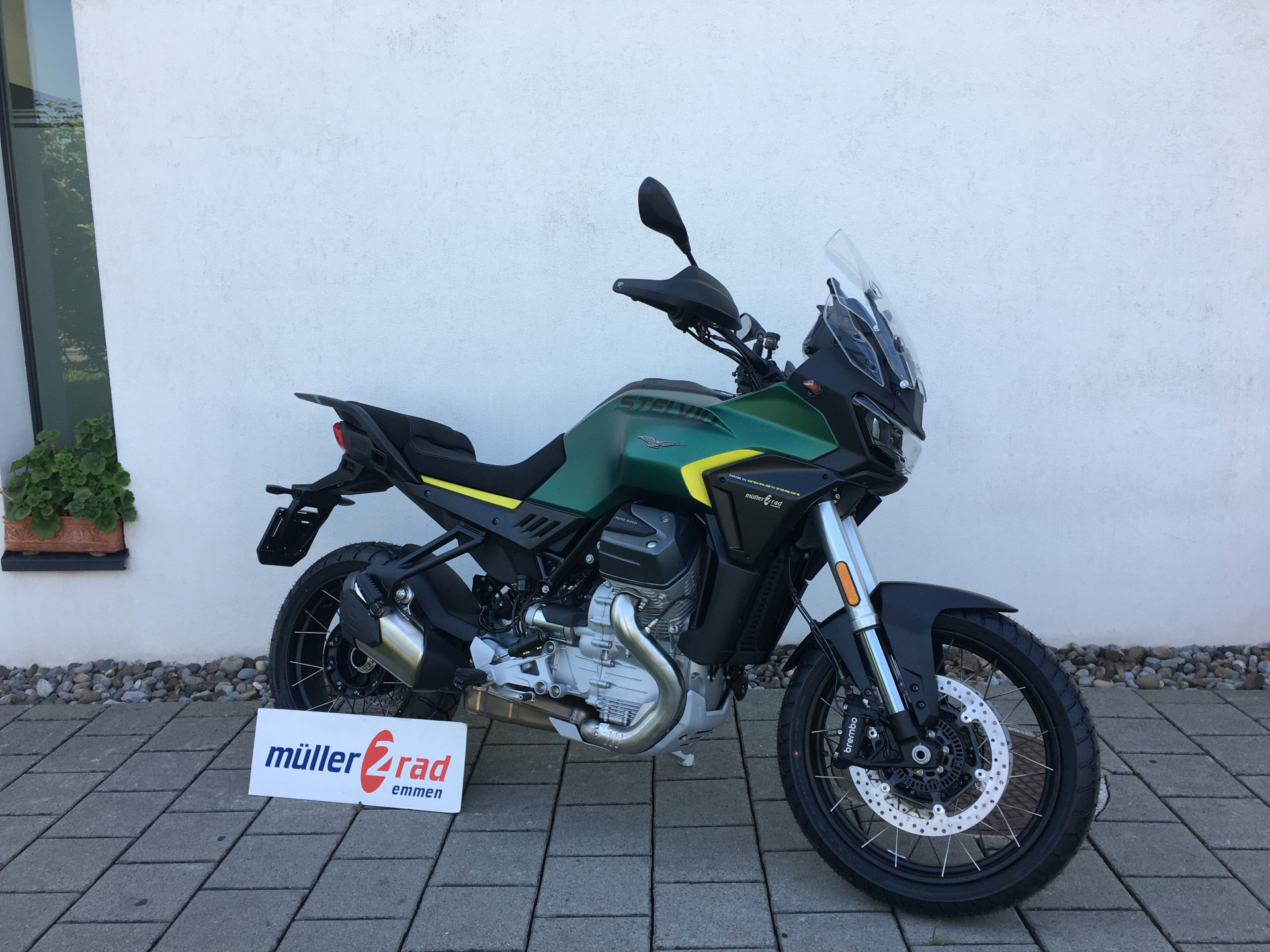 MOTO GUZZI Stelvio-image-0