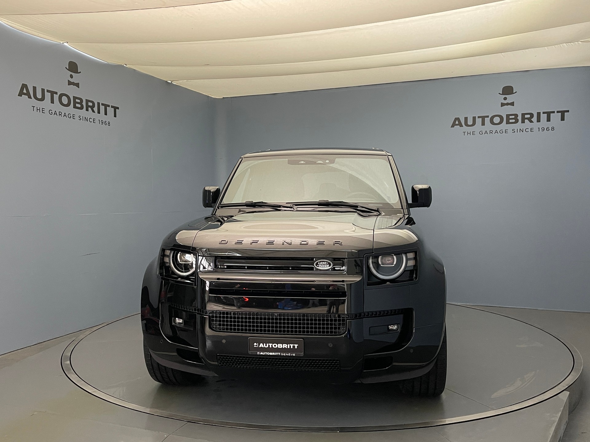 LAND ROVER Defender 110 2.0 P300e X-Dynamic HSE-showroom-element-1
