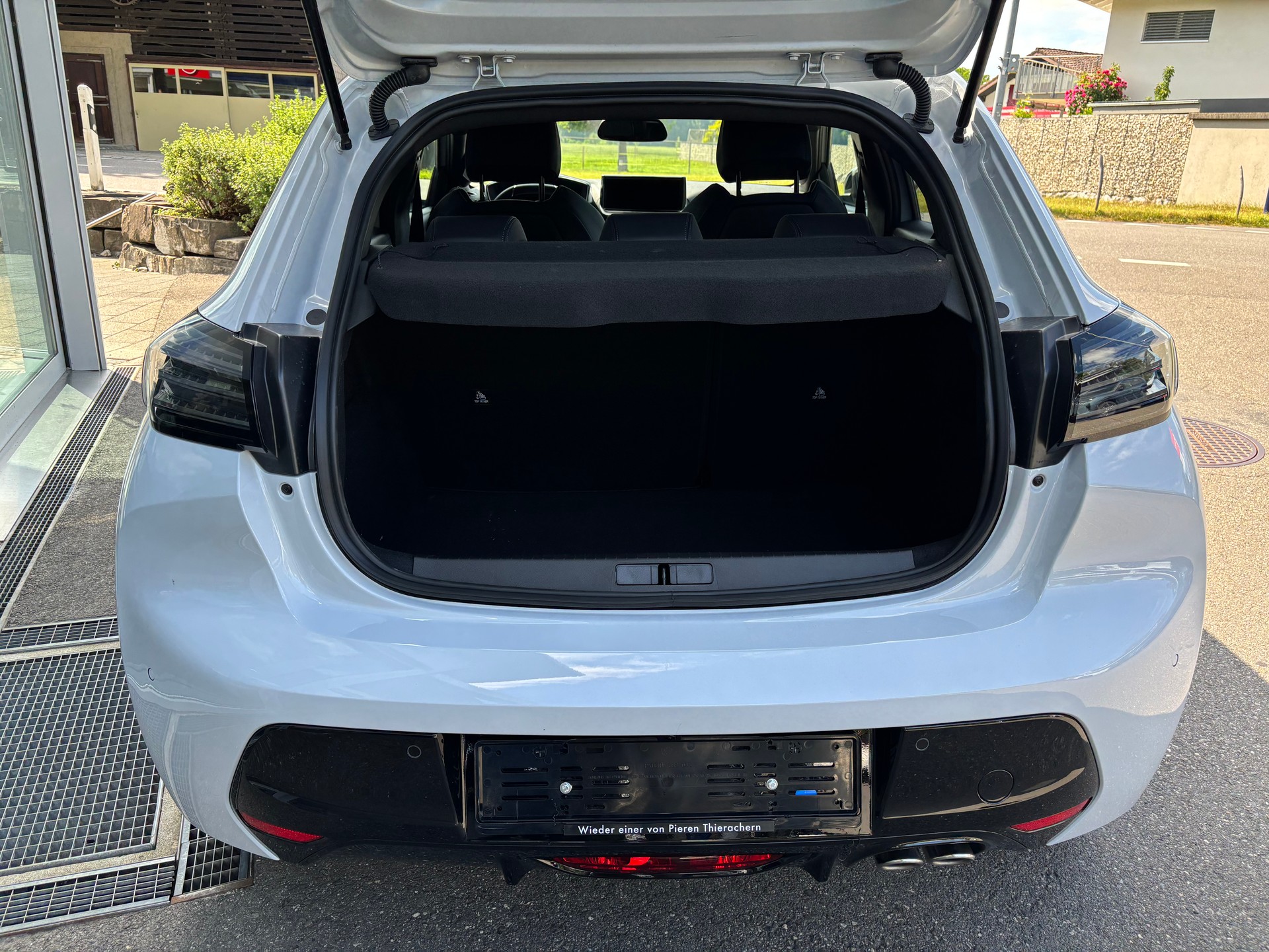 PEUGEOT 208 1.2 MHEV 145 GT-image-4