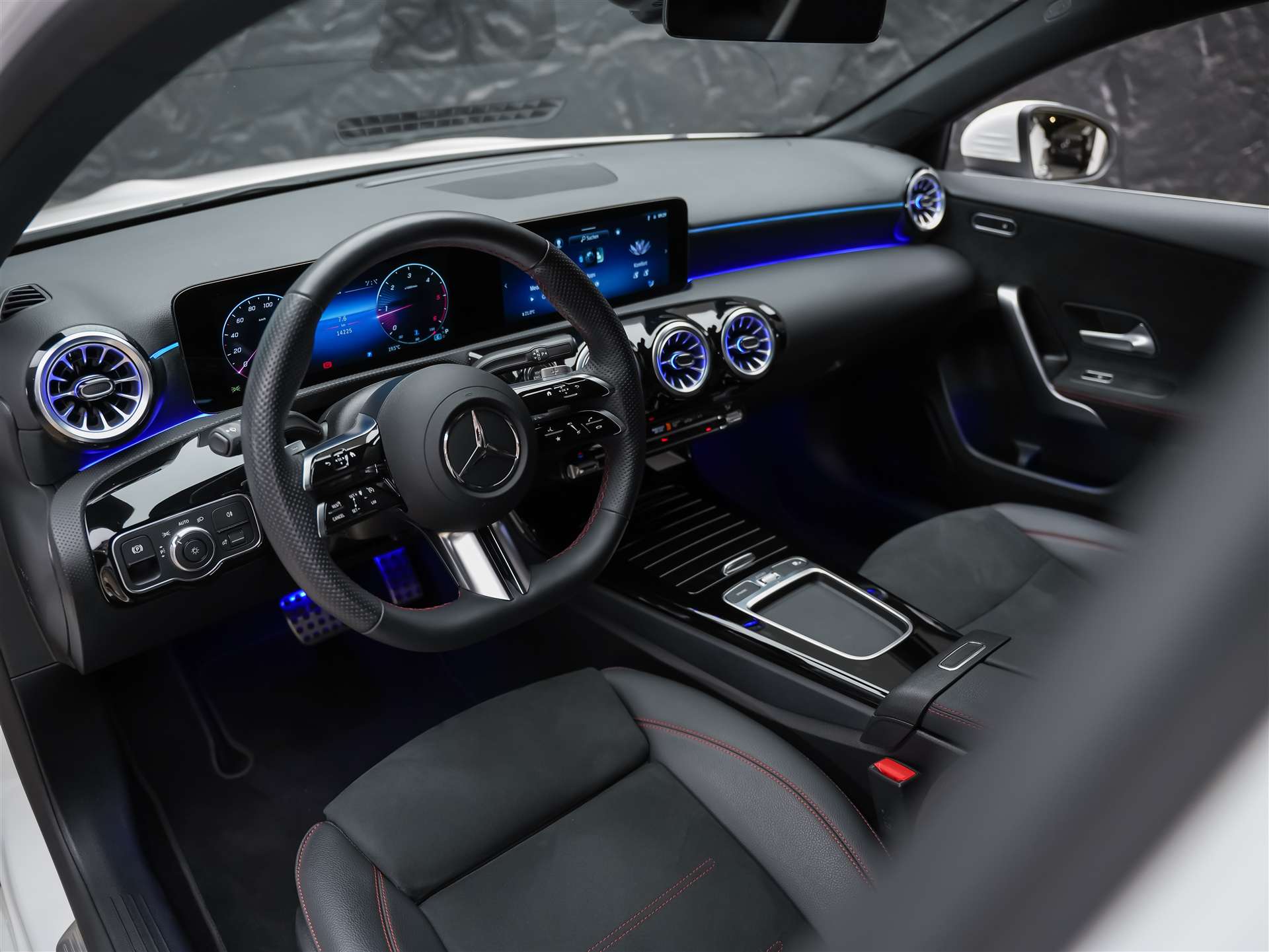 MERCEDES-BENZ A 200 d AMG Line 8G-DCT *Facelift*Lenkradheizung*Kamera*-image-8
