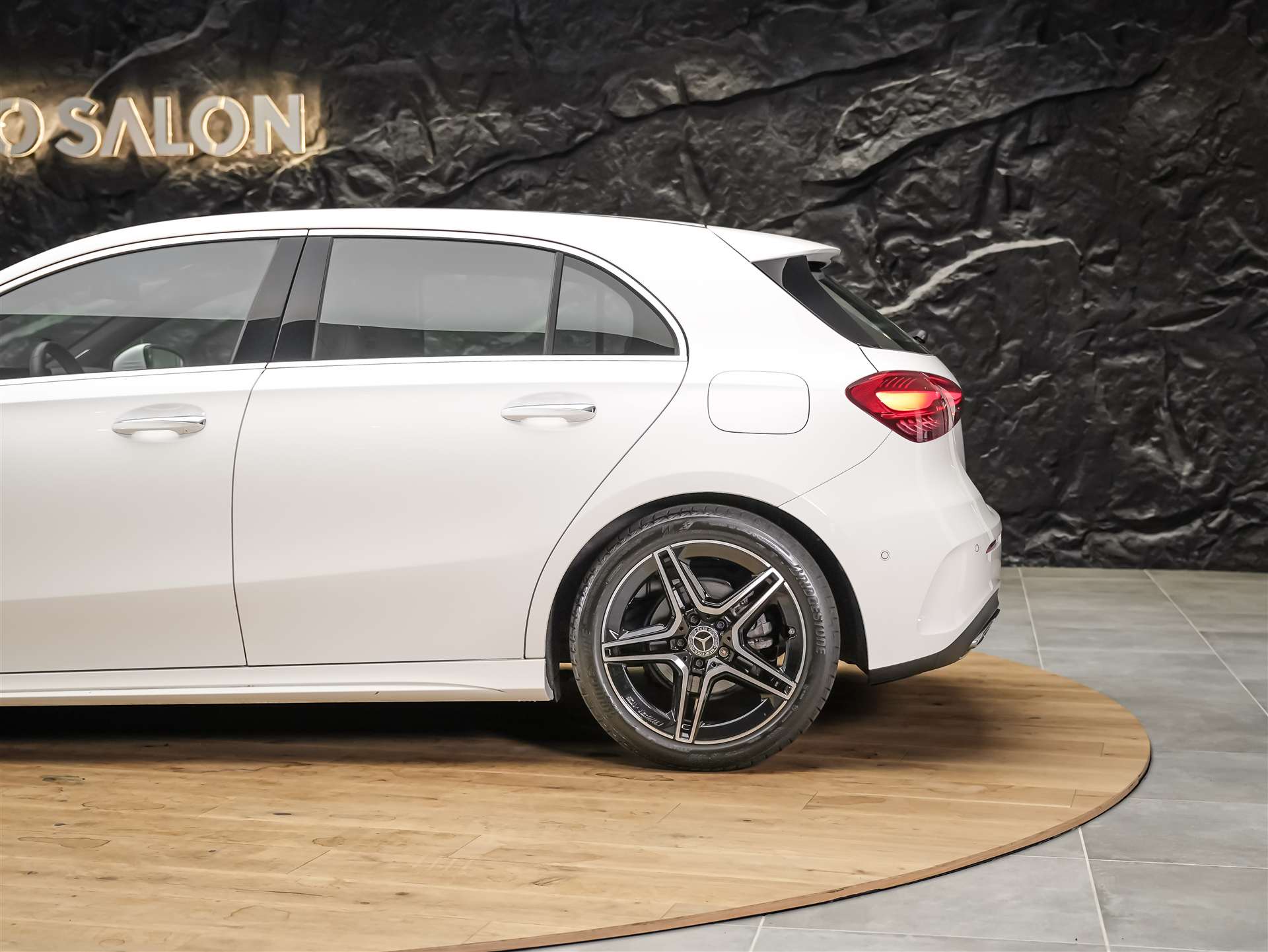 MERCEDES-BENZ A 200 d AMG Line 8G-DCT *Facelift*Lenkradheizung*Kamera*-image-16