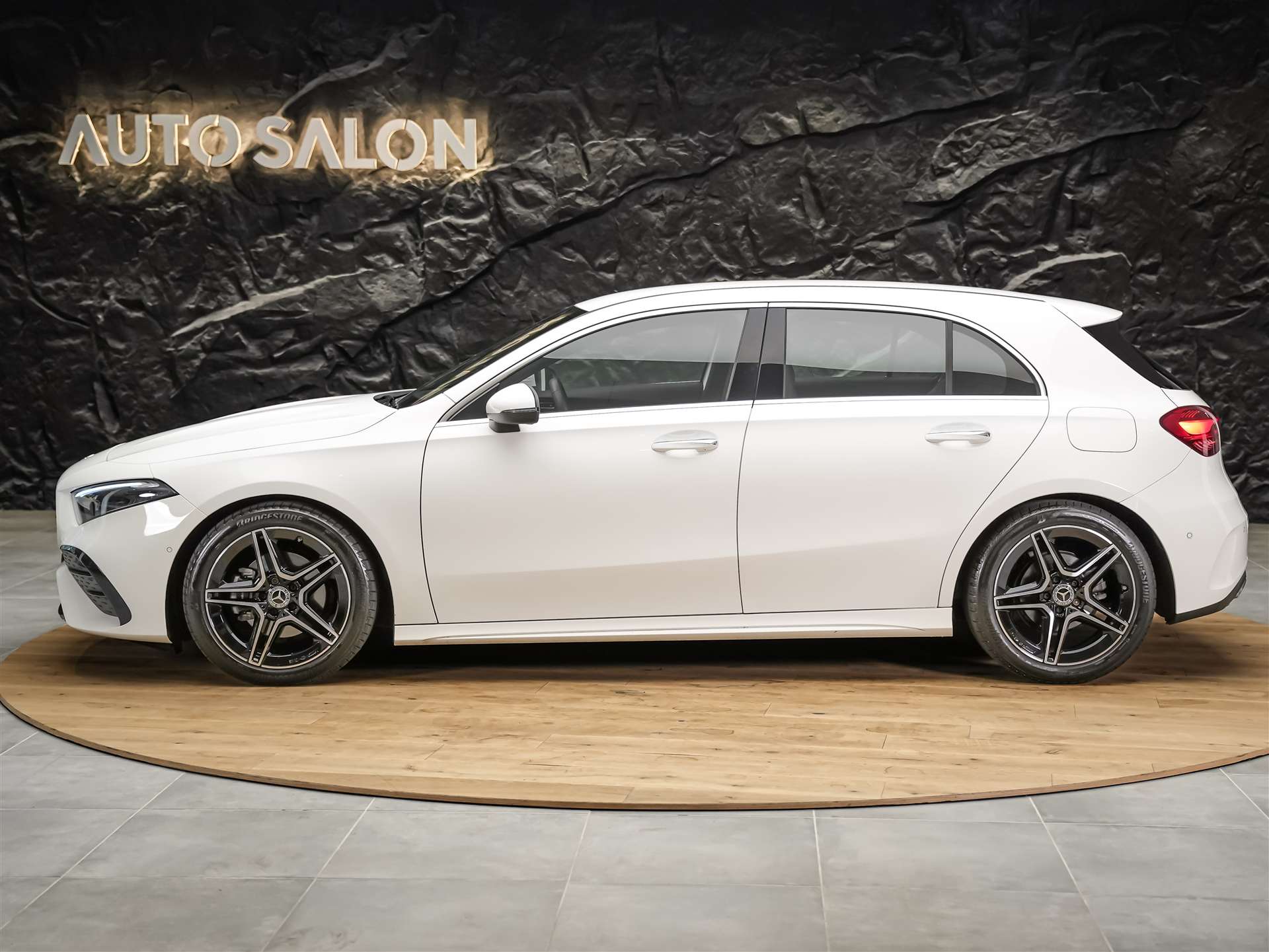 MERCEDES-BENZ A 200 d AMG Line 8G-DCT *Facelift*Lenkradheizung*Kamera*-showroom-element-2