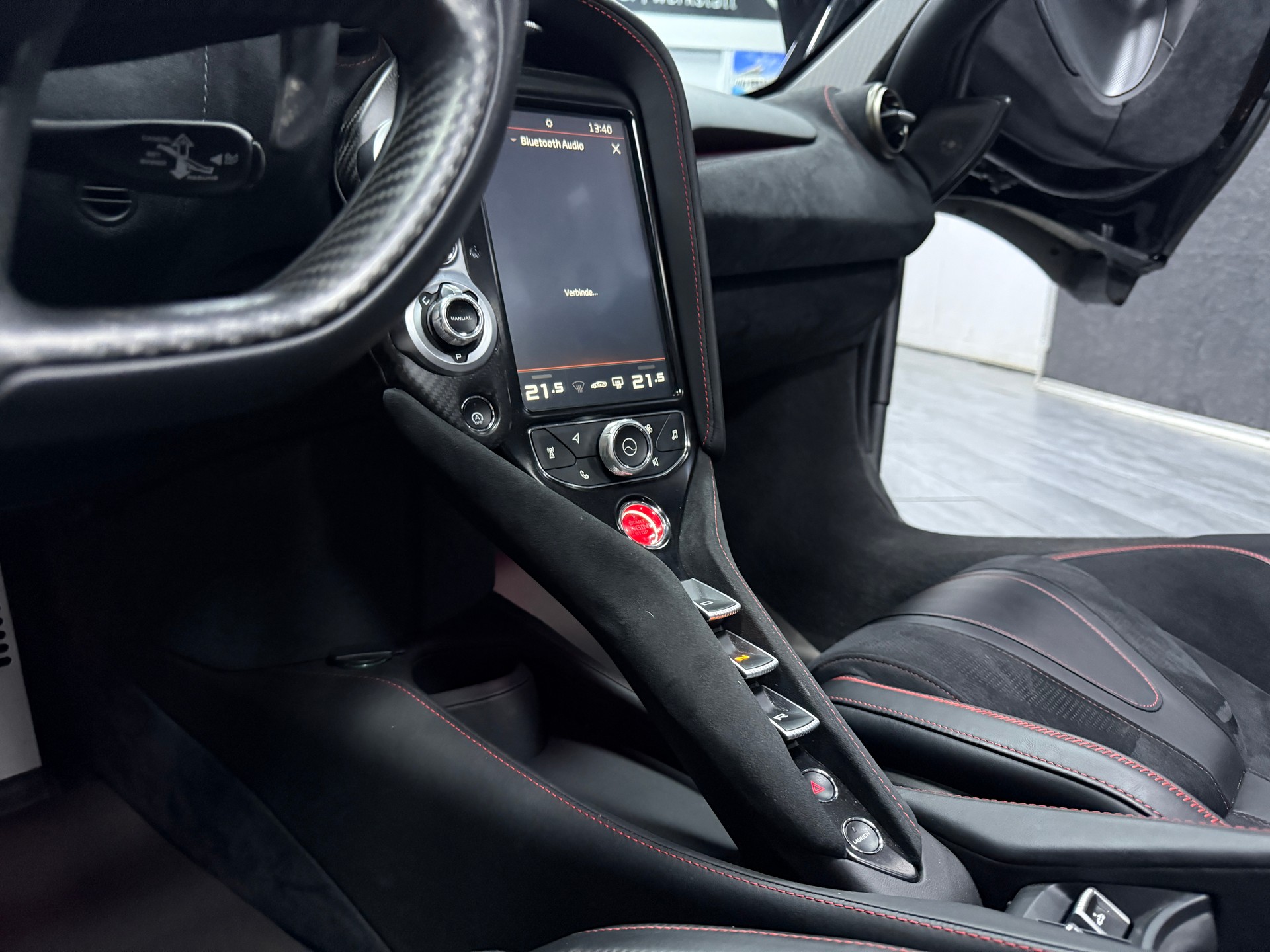 McLAREN 720S Spider Performance 4.0 V8 SSG / CH Fz 1 Hand-image-14