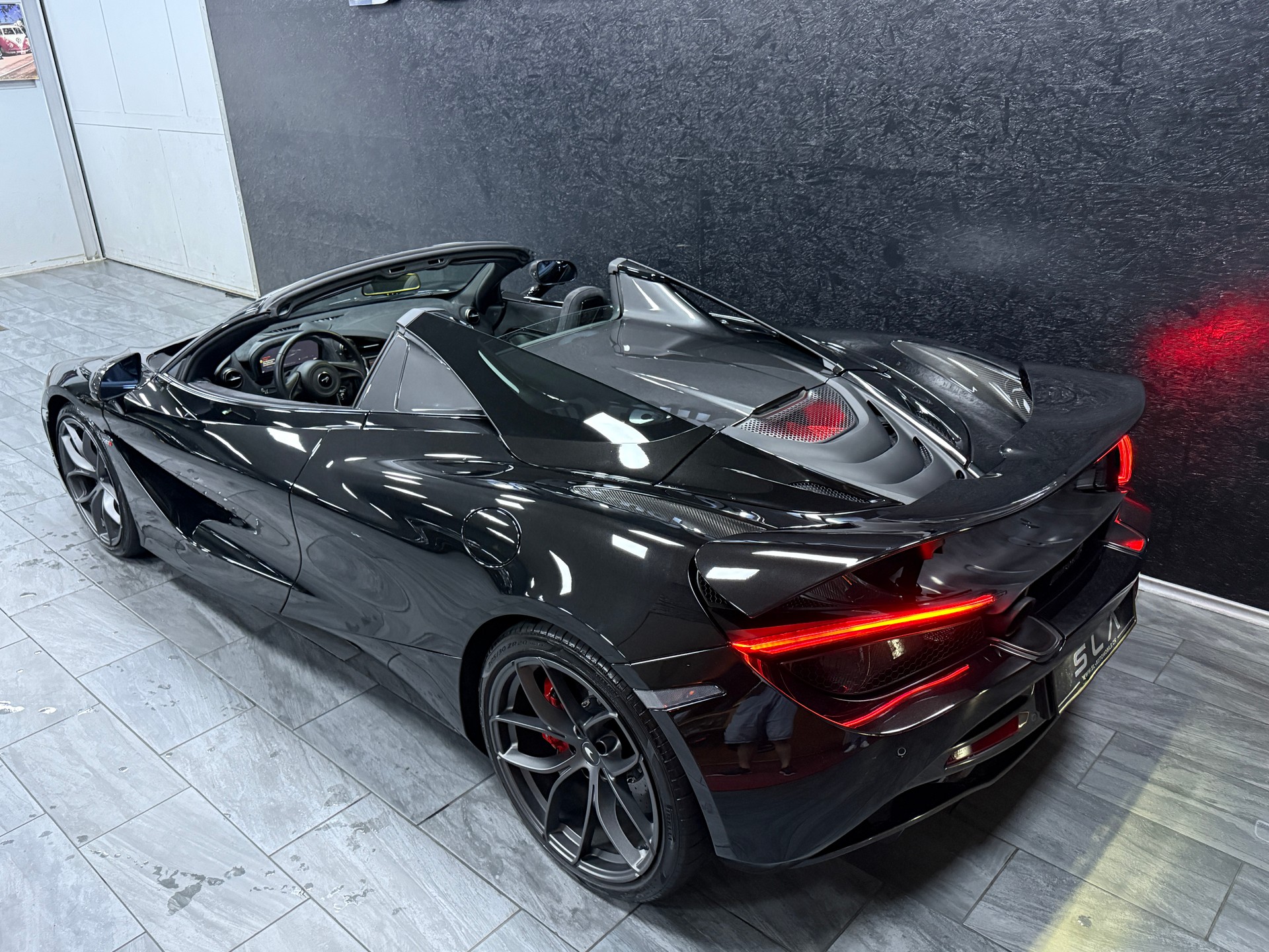 McLAREN 720S Spider Performance 4.0 V8 SSG / CH Fz 1 Hand-image-6