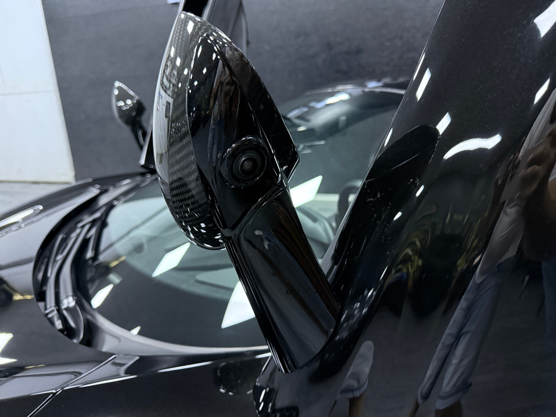 McLAREN 720S Spider Performance 4.0 V8 SSG / CH Fz 1 Hand-image-16