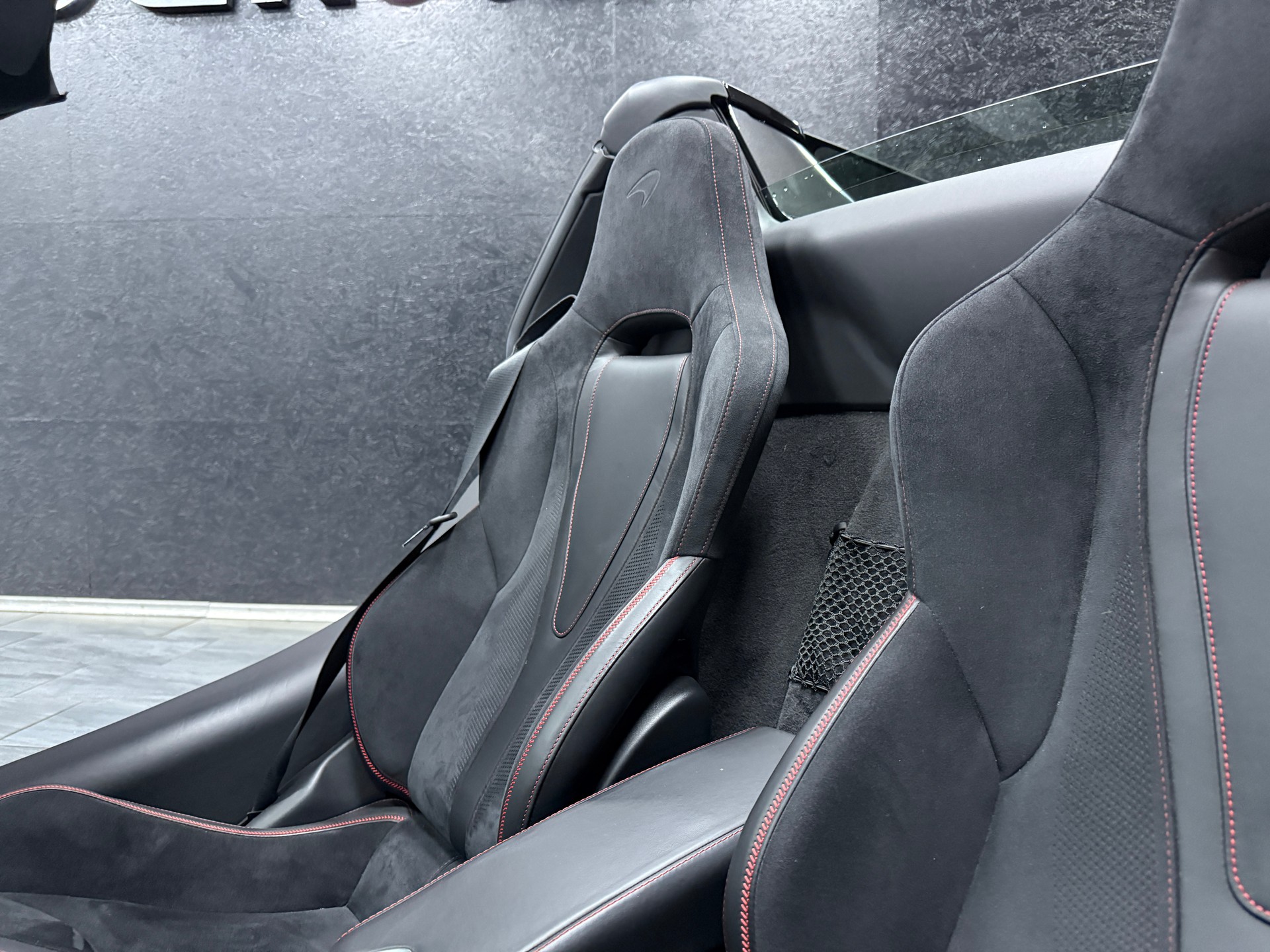McLAREN 720S Spider Performance 4.0 V8 SSG / CH Fz 1 Hand-image-13