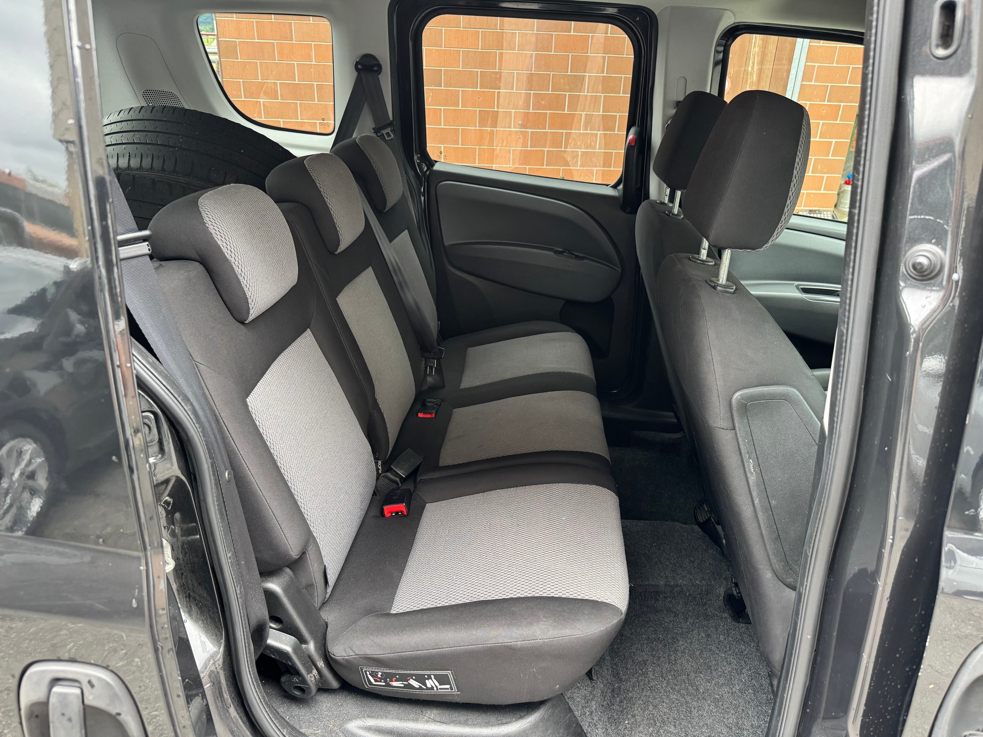FIAT Doblò 2.0 JTD Dynamic-image-11