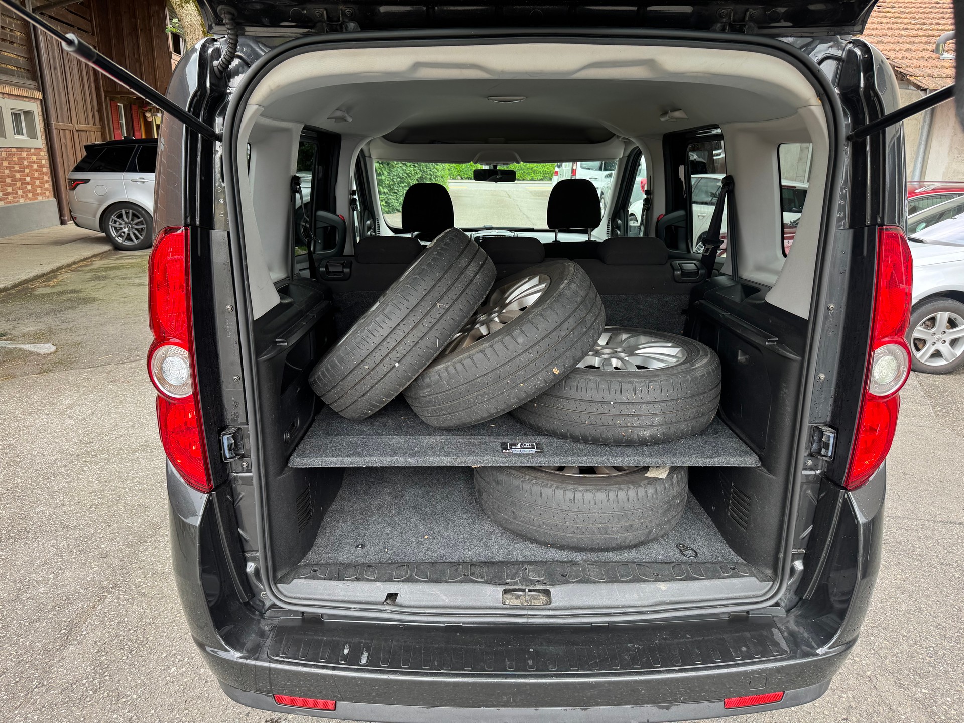 FIAT Doblò 2.0 JTD Dynamic-image-13