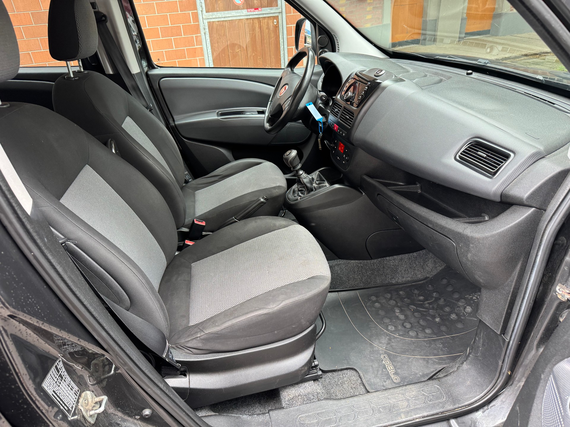 FIAT Doblò 2.0 JTD Dynamic-image-10