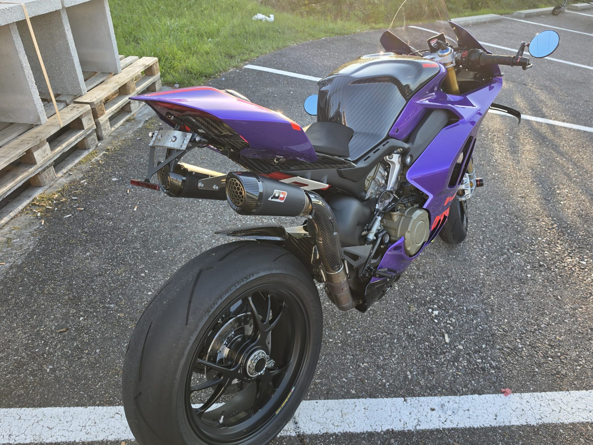 DUCATI Panigale V4 S-image-7