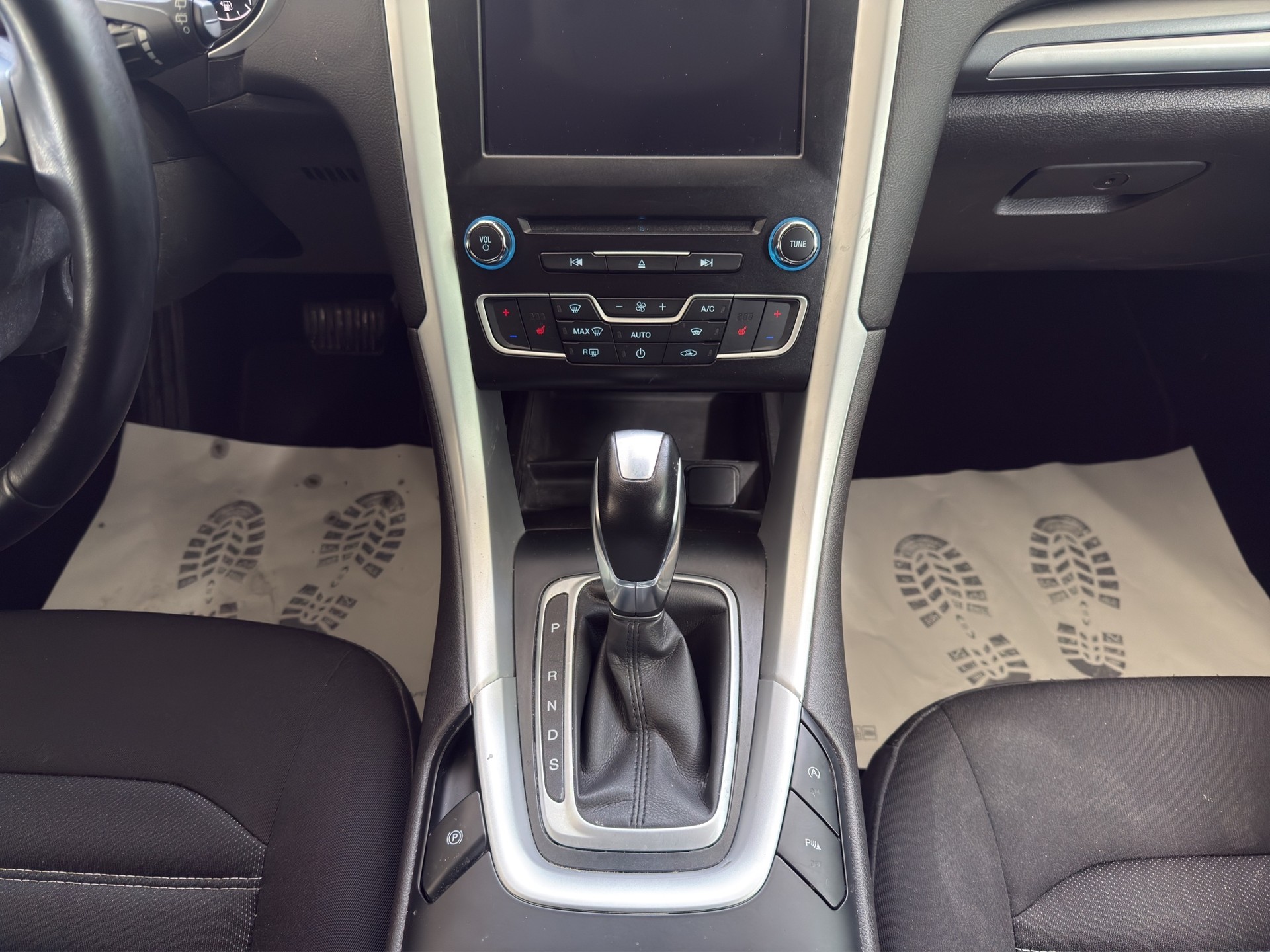 FORD Mondeo 2.0 TDCi Business Plus PowerShift-image-10